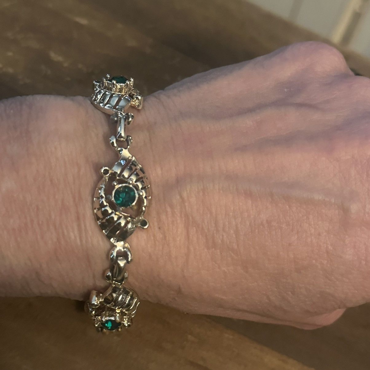 Vintage Vintage gold tone green evil eye link bracelet Size ONE SIZE - 3 Thumbnail