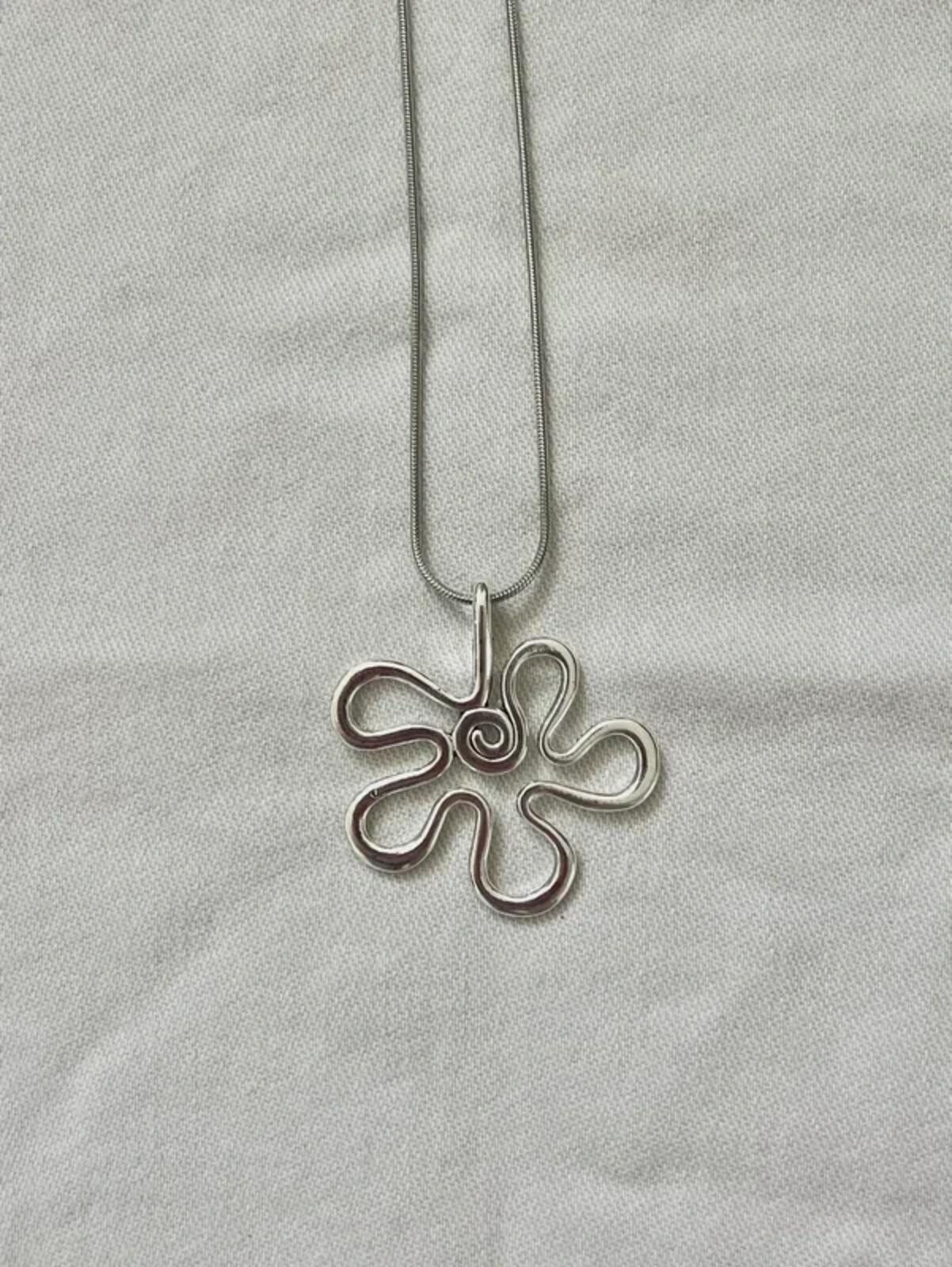 Other Silver plated flower petal abstract pendant necklace Size ONE SIZE - 1 Thumbnail