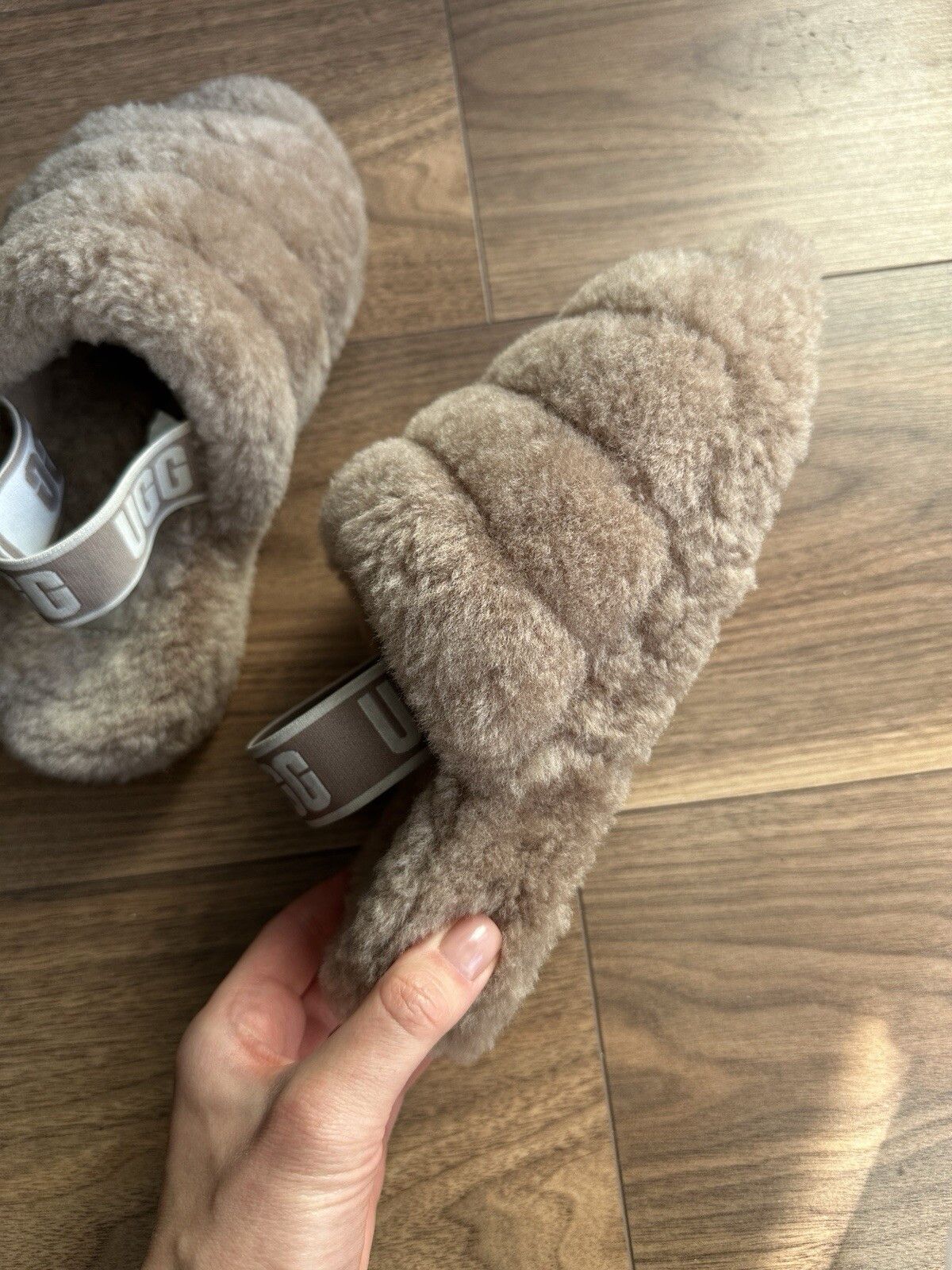 Ugg UGG Womens Fluff Yeah Slide Beige Size 38 UK5 US7 Size US 8 / IT 38 - 8 Thumbnail