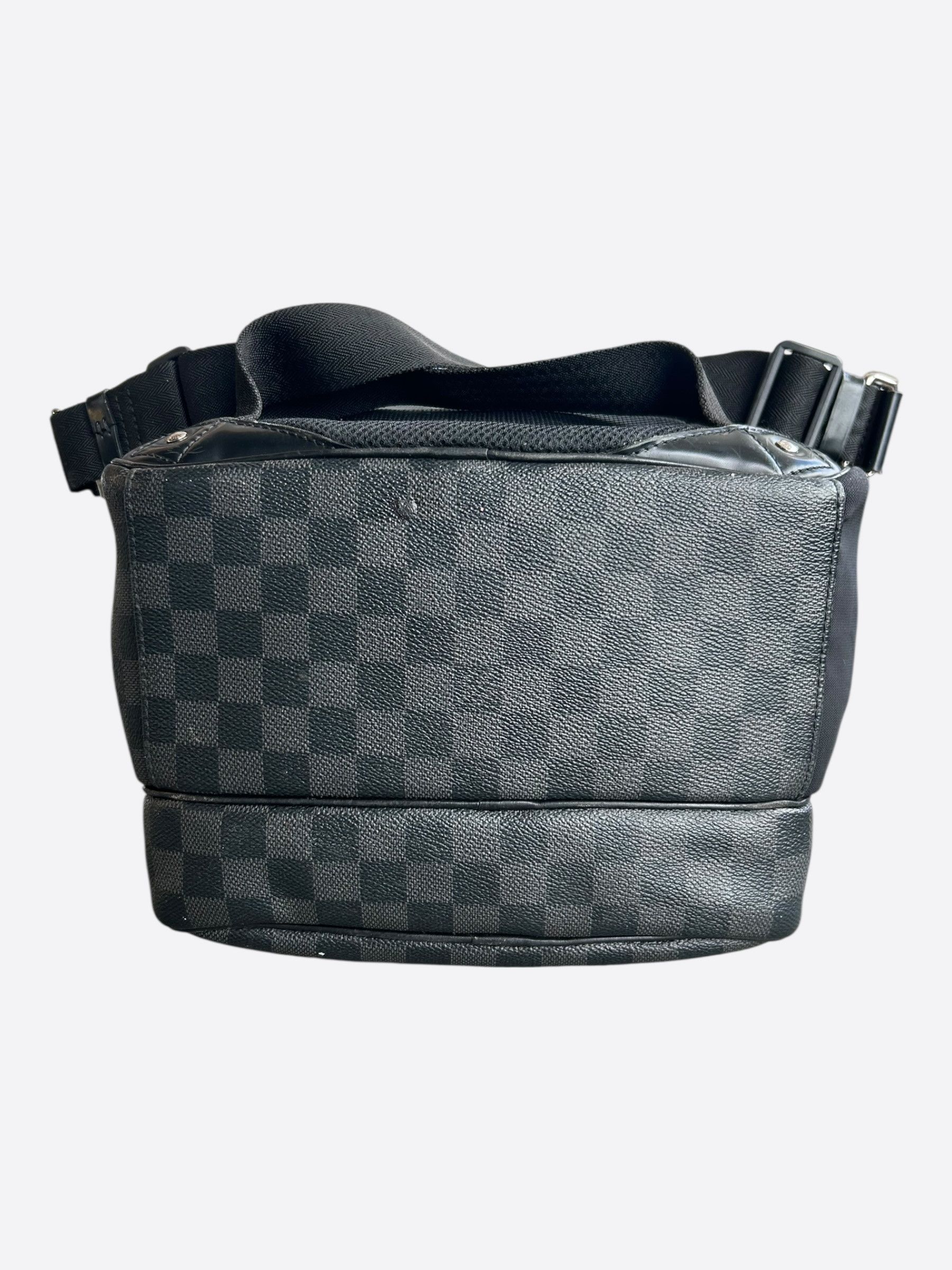 Louis Vuitton Louis Vuitton Damier Graphite Michael Backpack Size ONE SIZE - 5 Thumbnail