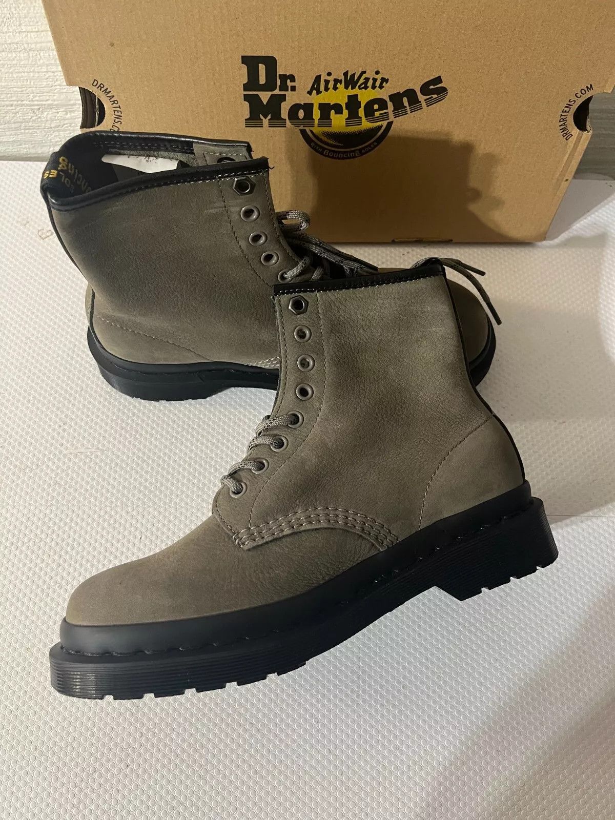 Dr. Martens US M 7 ~DR. MARTENS 1460 PASCAL MILLED NUBUCK LEATHER BOOTS Size US 7 / EU 40 - 4 Thumbnail