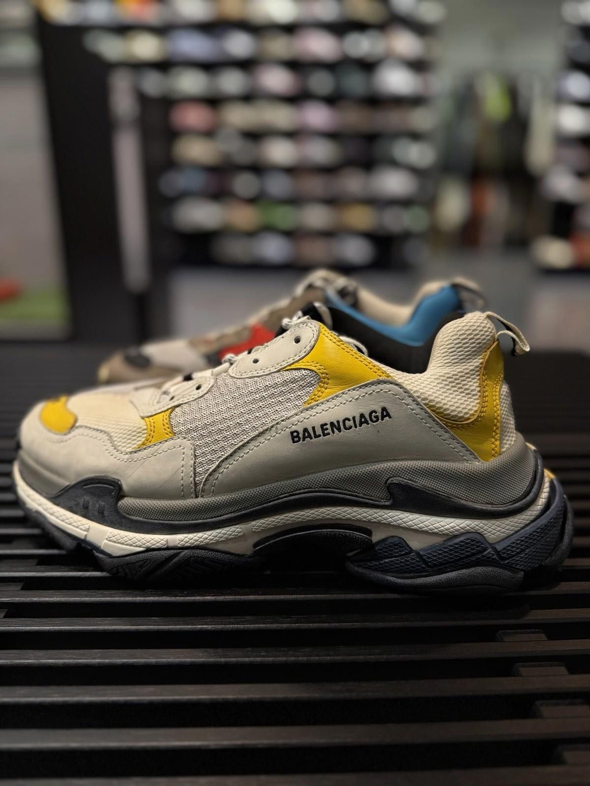 Balenciaga Balenciaga Triple S Men’s Multicolored Sneakers 44EU/11US Size US 11 / EU 44 - 6 Thumbnail