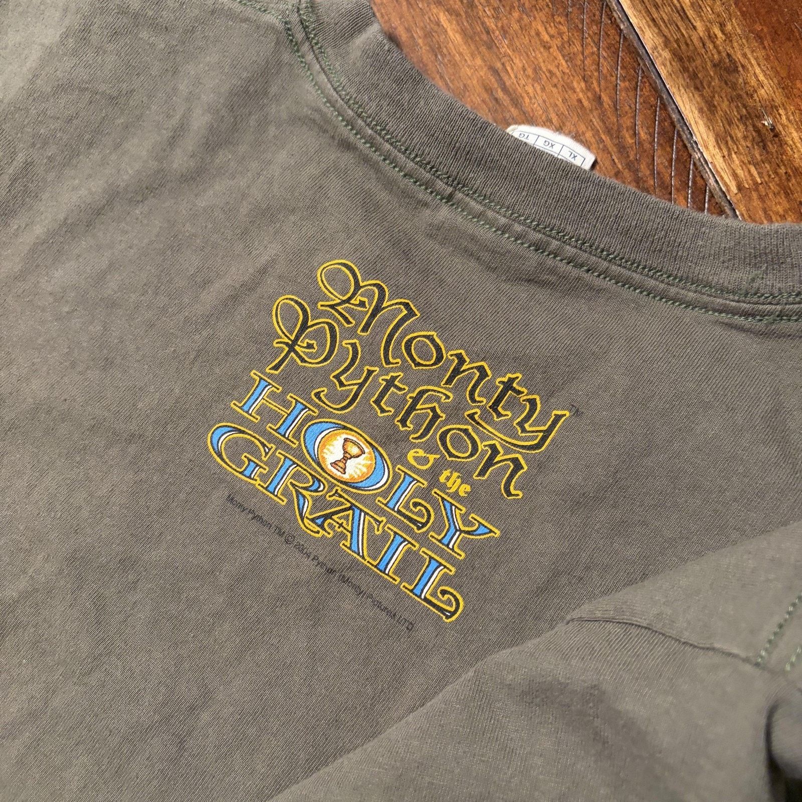 Gildan Monty Python Holy Grail Shirt XL Green Gildan Holy Grenade Size US XL / EU 56 / 4 - 9 Thumbnail