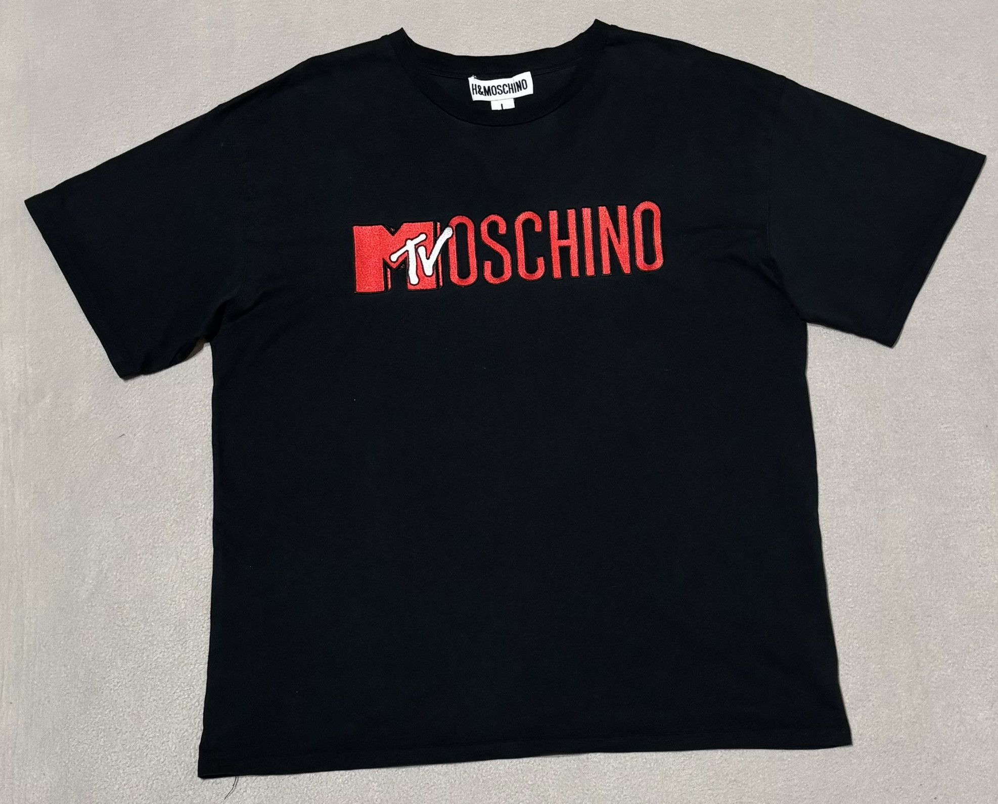 H&M × Moschino Moschino x H&M MTV T-shirt Size. L Size US L / EU 52-54 / 3 - 5 Thumbnail