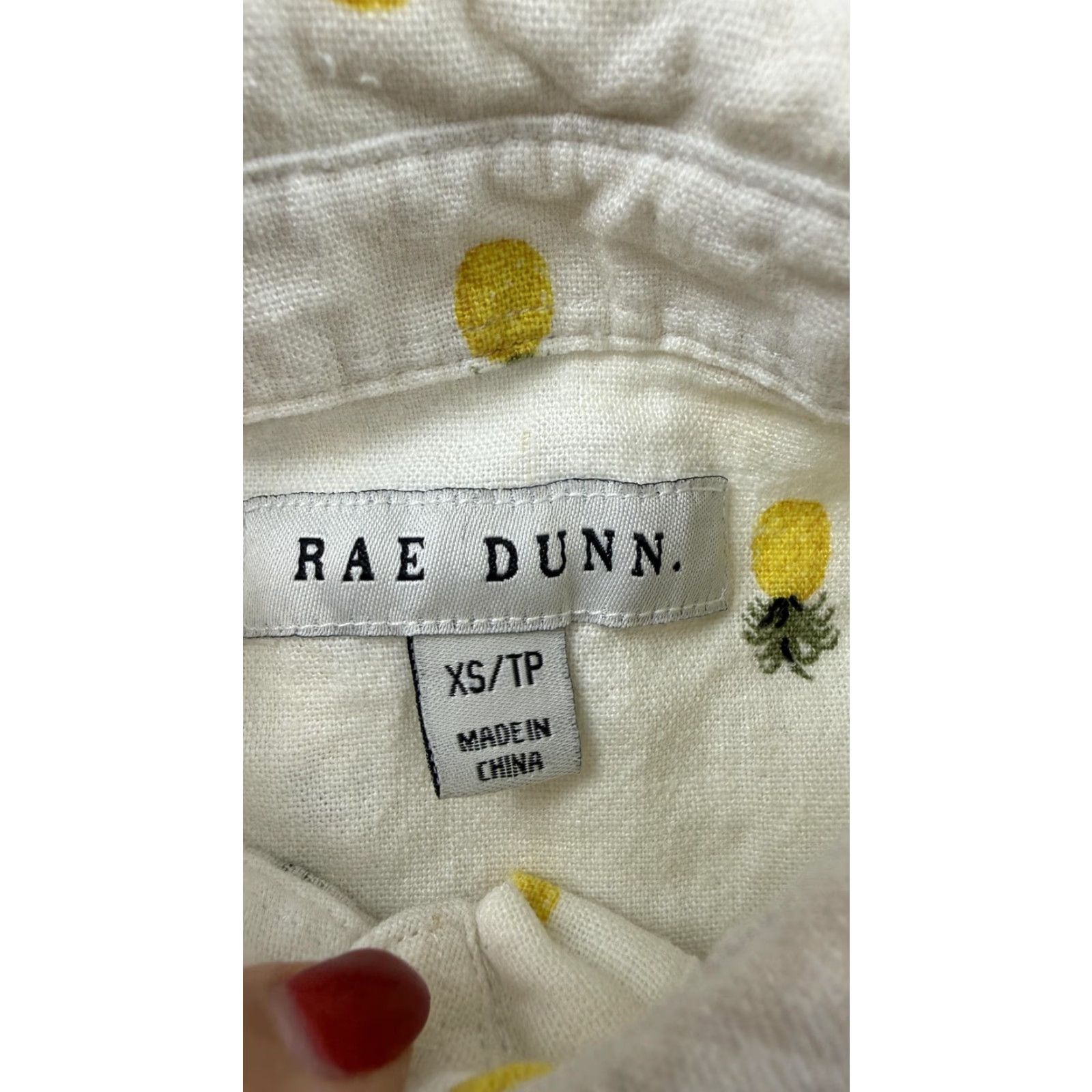 Vintage VINTAGE Rae Dunn Shirt Womens XS White Yellow Pineapple Print Linen Blend Button Up Size XS / US 0-2 / IT 36-38 - 4 Thumbnail