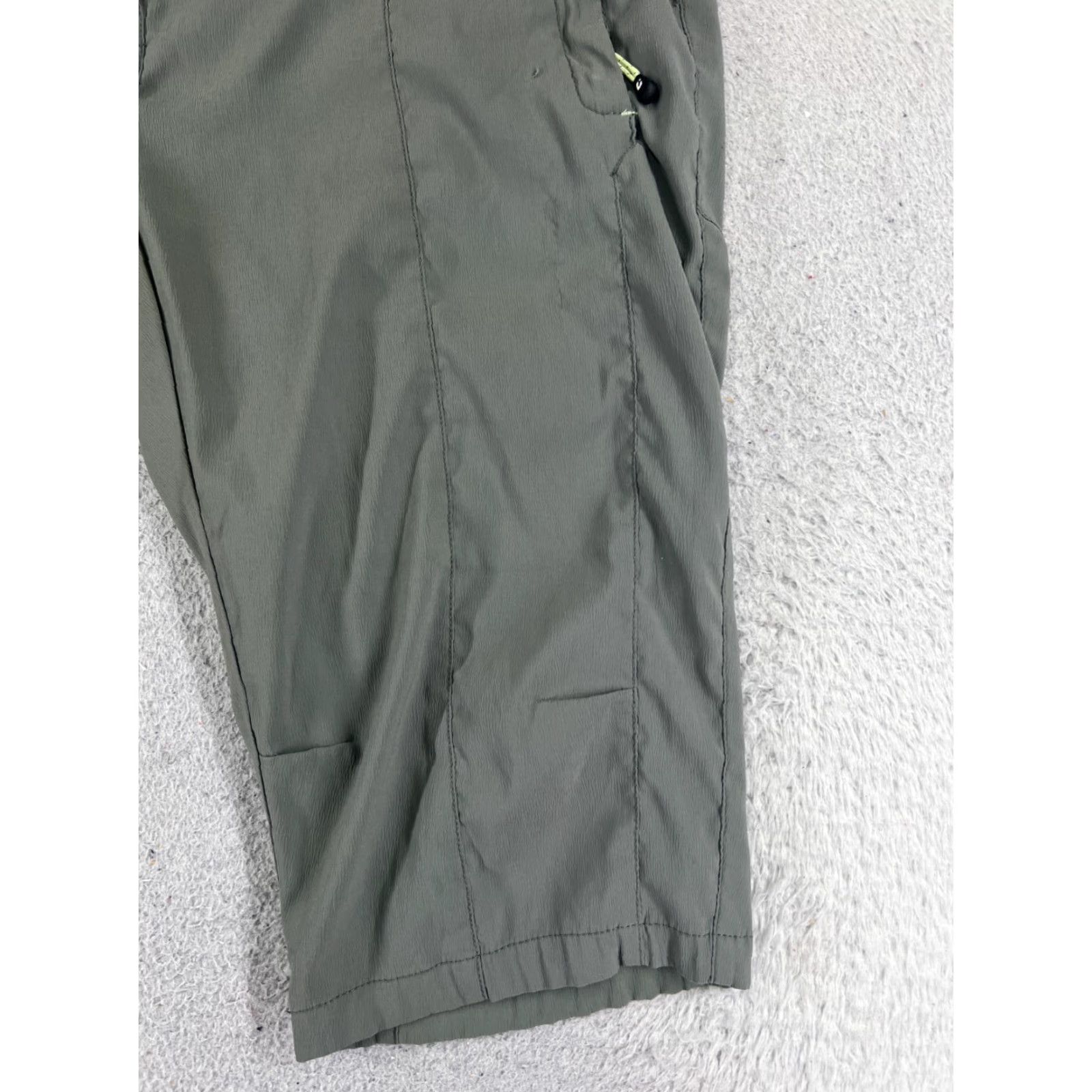 Vintage Killtec Shorts Women 16 Green Gray Cargo Zipper Pockets Hiking Backpacking 38x16 Size 38" / US 16 / IT 52 - 2 Thumbnail