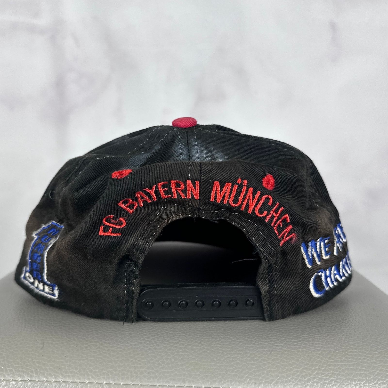 Vintage Vintage FC Bayern Munchen SnapBack Hat Size ONE SIZE - 7 Thumbnail