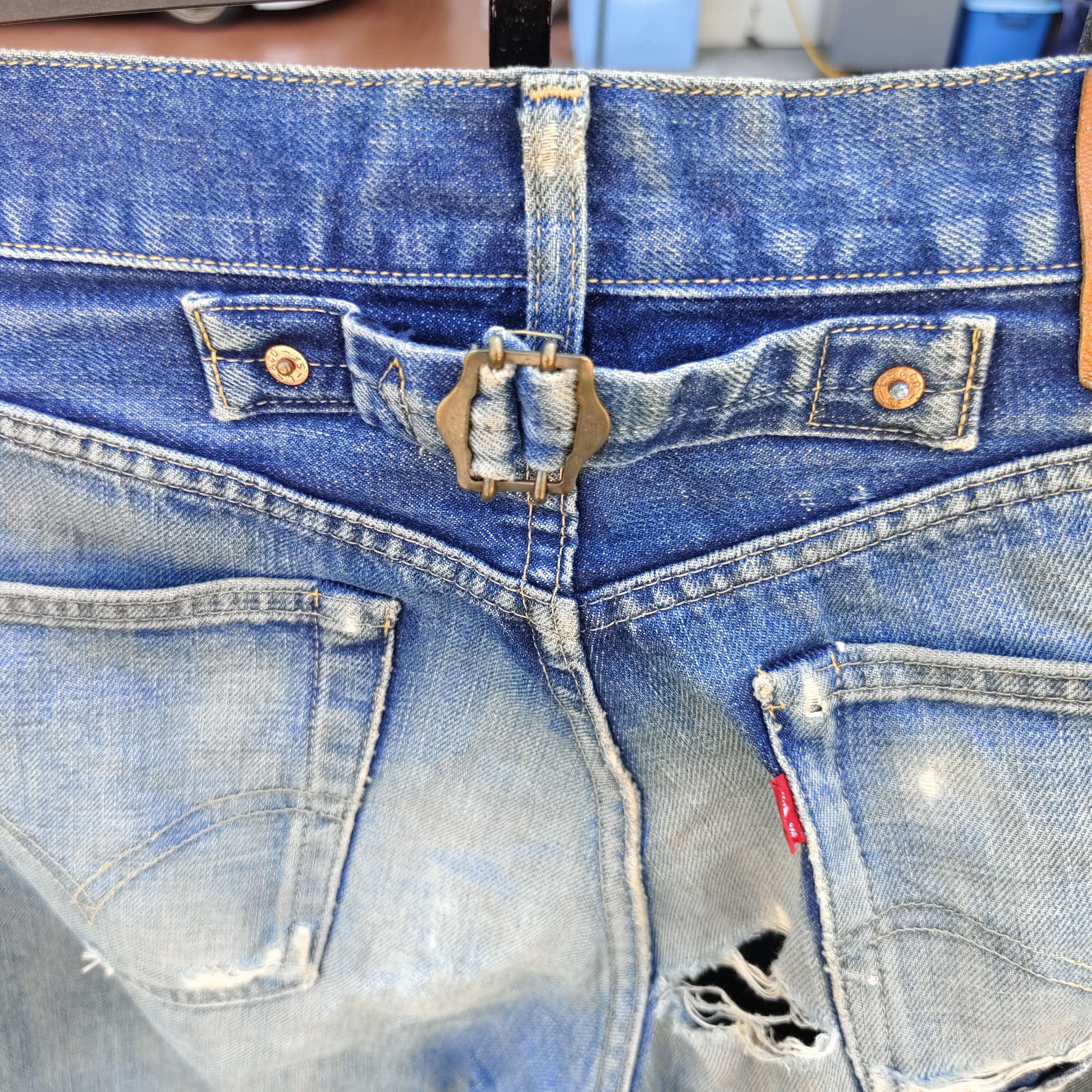 Levi's Vintage 90s Levi's 702 Big E Distressed Selvedge Jean Size US 31 - 7 Thumbnail