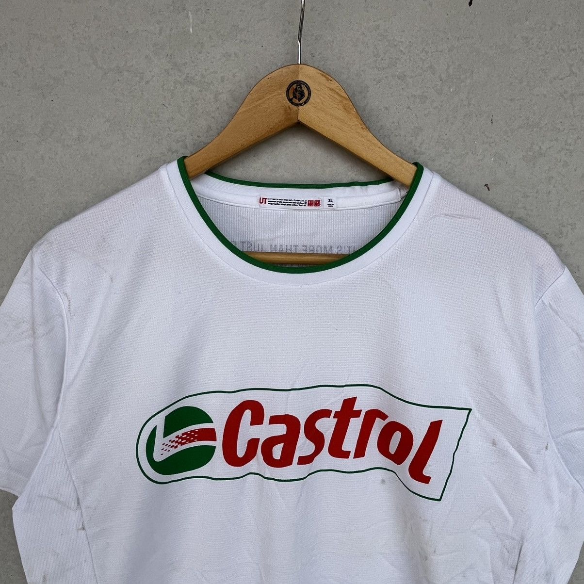 Other Vintage UNIQLO White Castrol T-shirt Size XL Size US XL / EU 56 / 4 - 4 Thumbnail