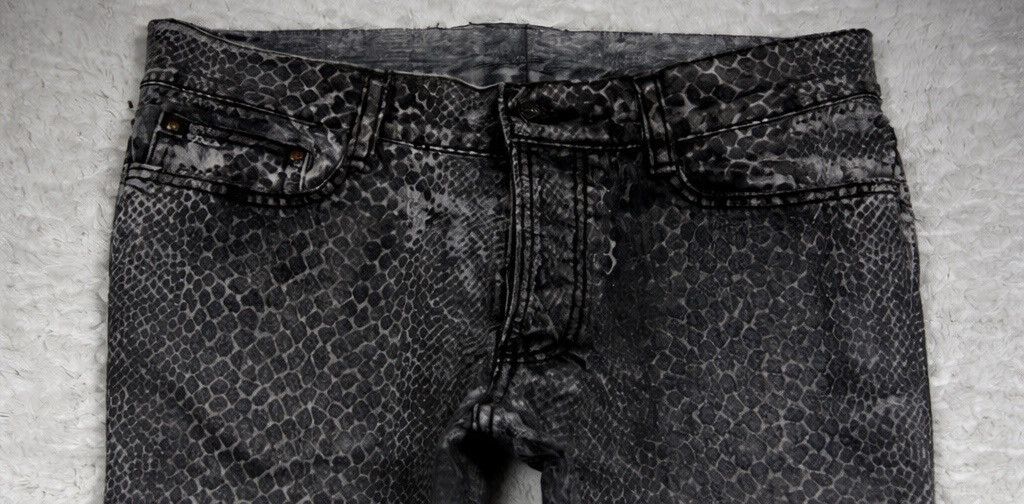 5351 POUR LES HOMMES 5351 Pour Les Hommes Python Coated Flared Jeans Size US 29 - 2 Thumbnail