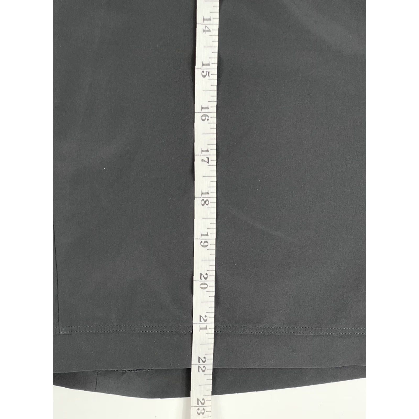 Lululemon LULULEMON Mens Shorts Size 36 Gray Stretch Gym Casual Zip Pockets Regular Fit Size US 36 / EU 52 - 6 Thumbnail