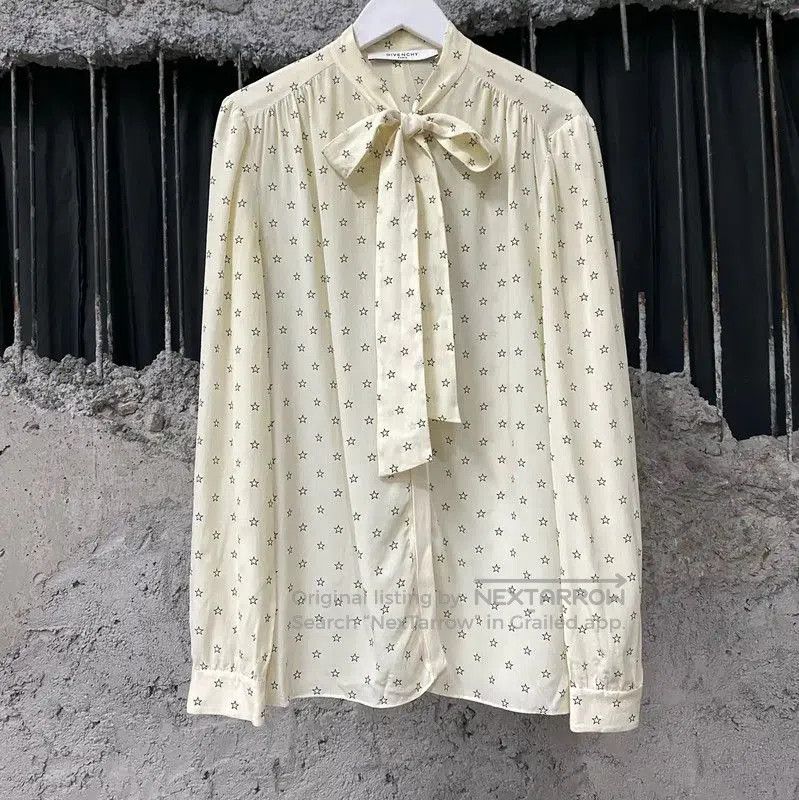 Givenchy Givenchy Beige Star Print Blouse with Bow . Size XXS / US 00 / IT 34 - 1 Thumbnail