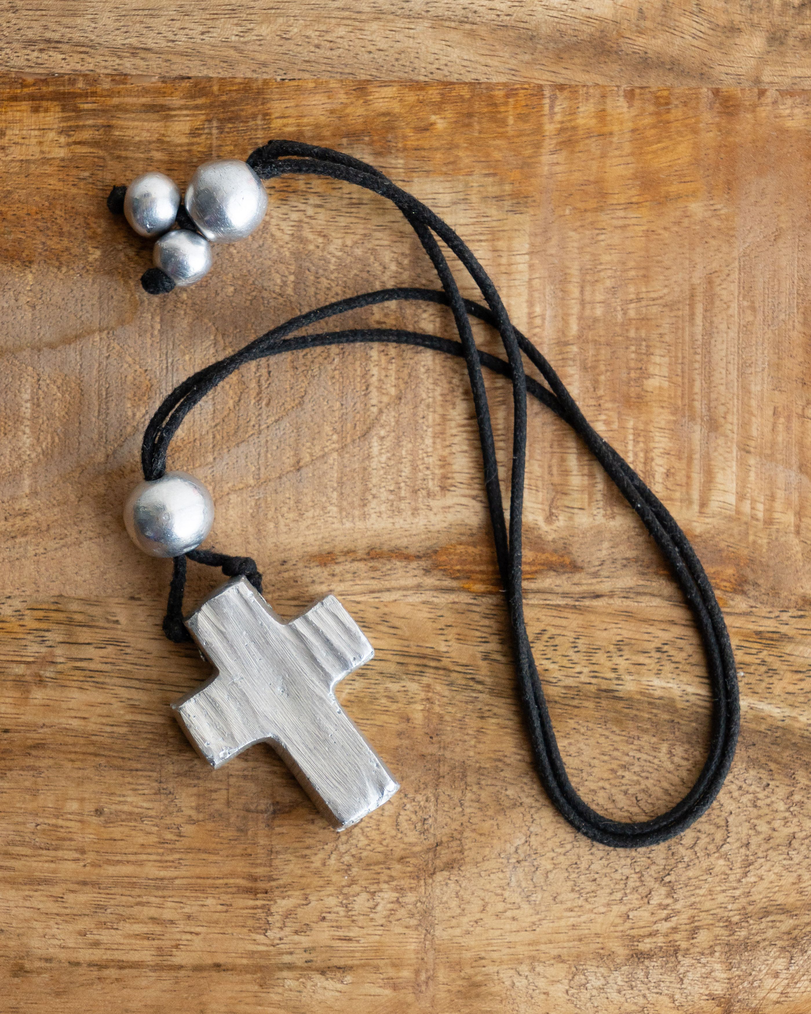 Jewelry Vintage 1970s Silver Christian Cross Necklace Brushed Steel Size ONE SIZE - 4 Thumbnail
