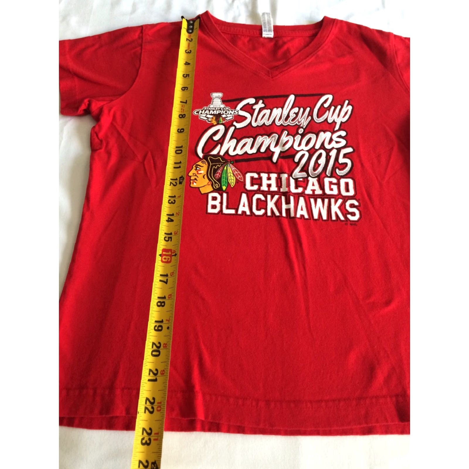 Vintage Stanley Cup Champions 2015 Chicago Blackhawks Women's V Neck T Shirt Sz M Tee Shirt Size M / US 6-8 / IT 42-44 - 5 Thumbnail