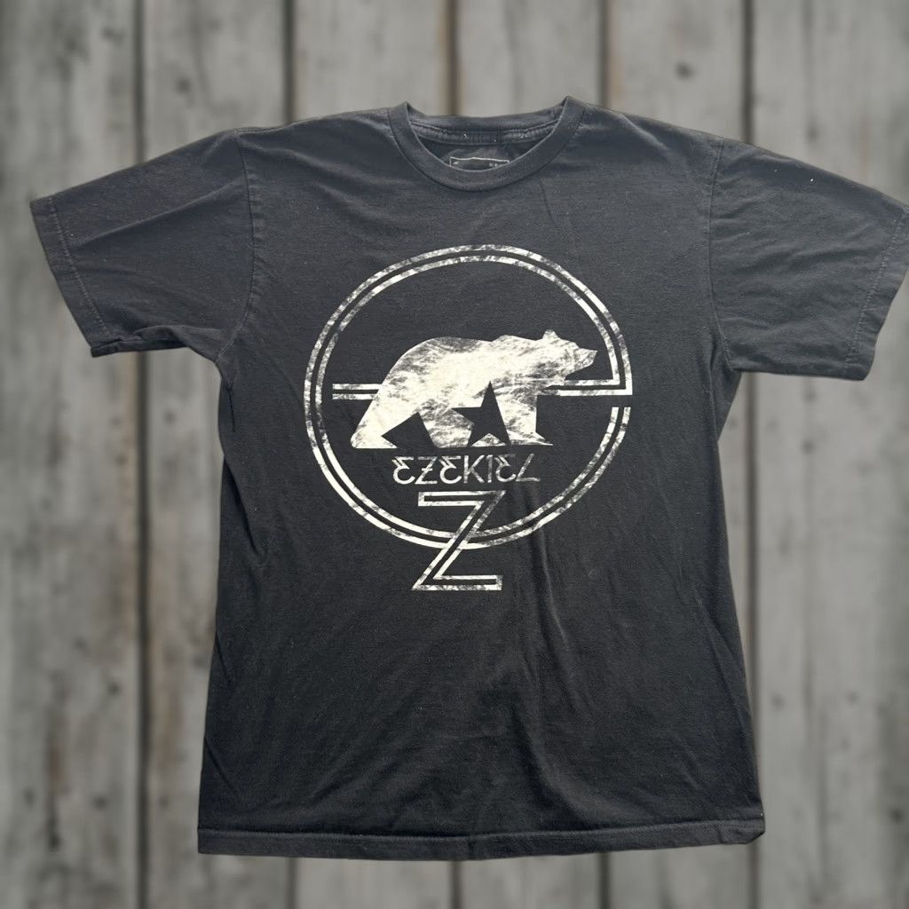 Vintage Ezekiel Shirt Mens Small Black Bear Graphic Slim Fit Skater Tee Streetwear Size US S / EU 44-46 / 1 - 1 Thumbnail
