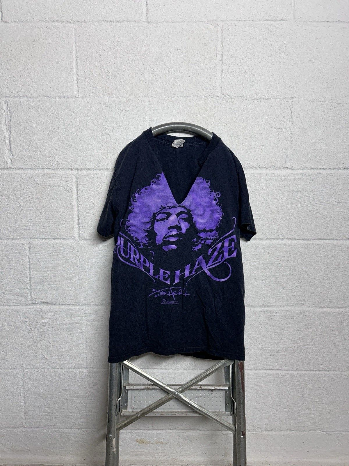 Jimi Hendrix Vintage 00’s Jimi Hendrix Purple Haze V-Neck T-Shirt Size US S / EU 44-46 / 1 - 1 Thumbnail