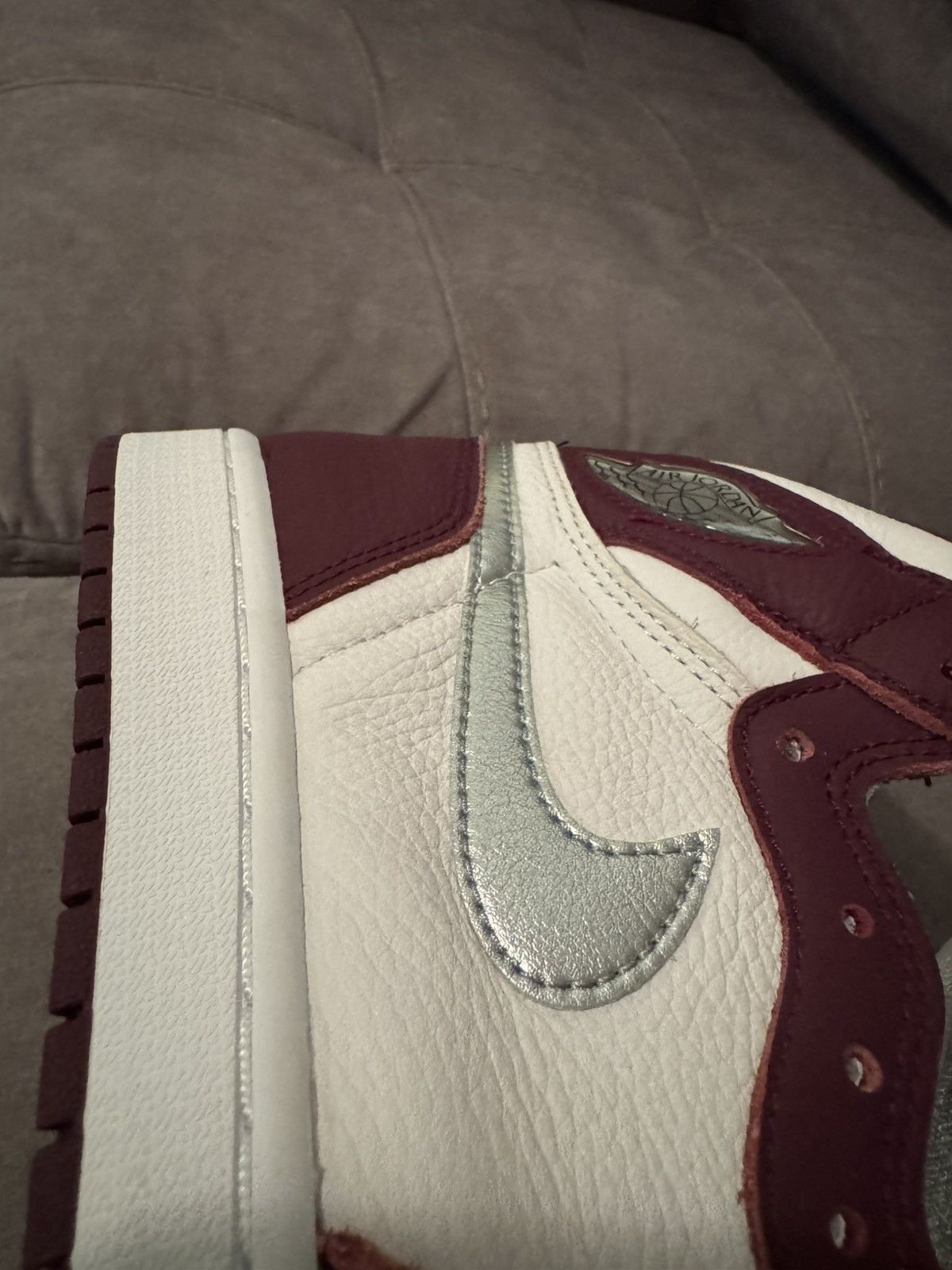 Nike NIKE AIR JORDAN 1 555088-611 “BORDEAUX. US9 new no box condi Size US 9 / EU 42 - 19 Thumbnail