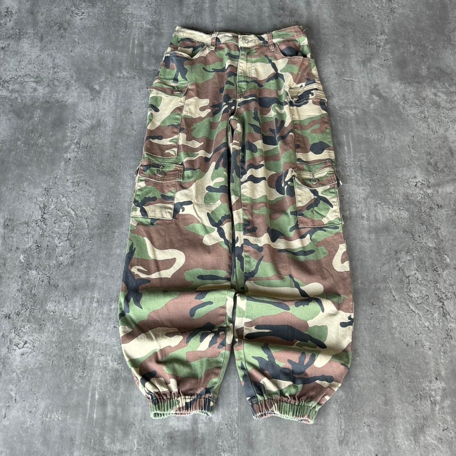 Almost Famous × Vintage Vintage Y2K Faded Camo Cargo Skater Technical Utility Pants Size US 27 - 1 Thumbnail
