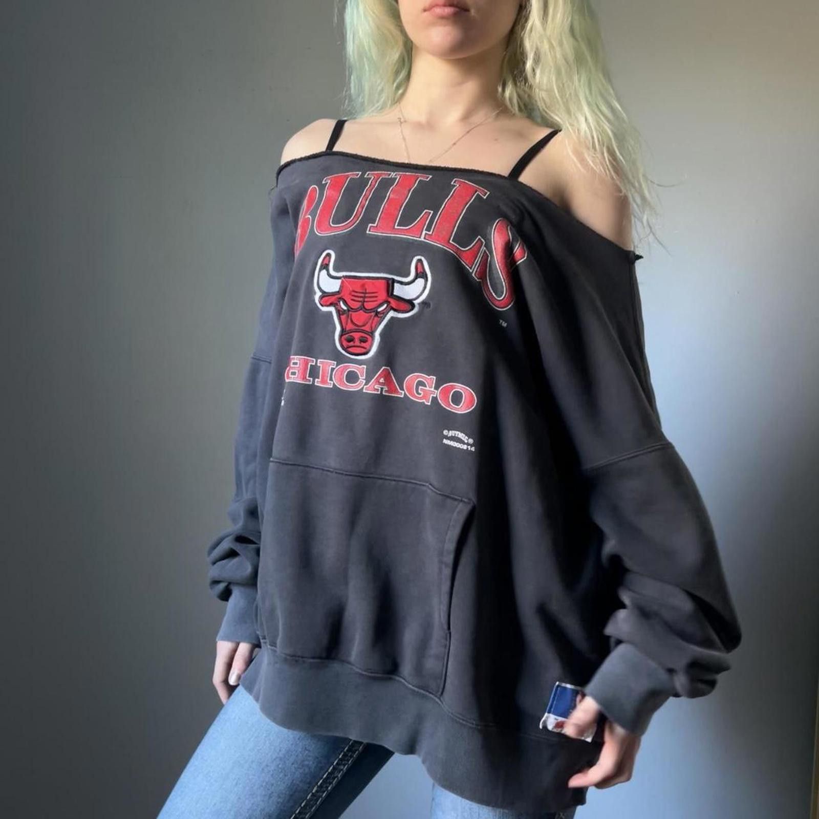 Nutmeg Chicago Bulls off the shoulder sweatshirt Size XL / US 12-14 / IT 48-50 - 1 Thumbnail