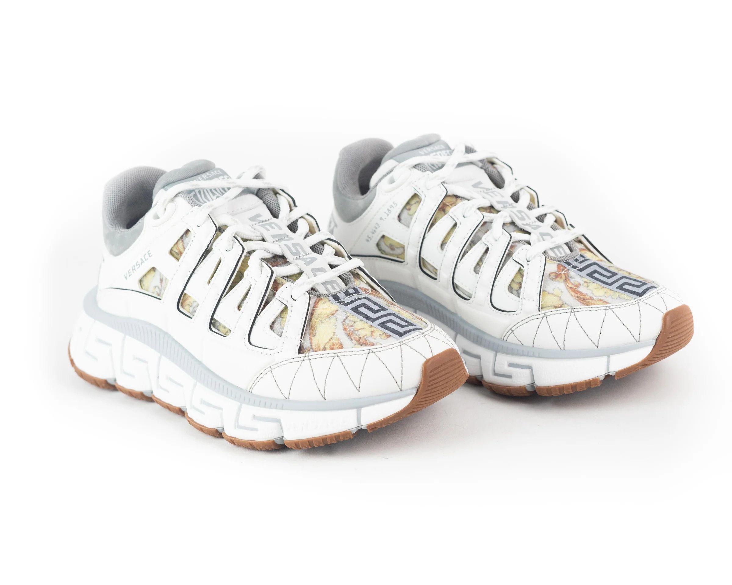 o1y0425 Logo Low-Top Sneakers in White