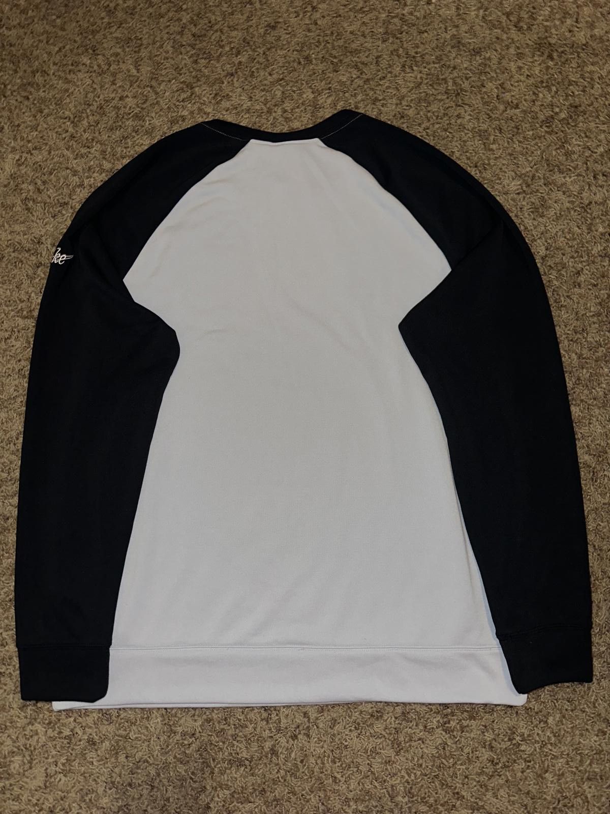 Designer Nike Men’s Las Vegas Raiders SLV/BLK Historic Raglan Crew Performance Sweater Size US XL / EU 56 / 4 - 4 Thumbnail