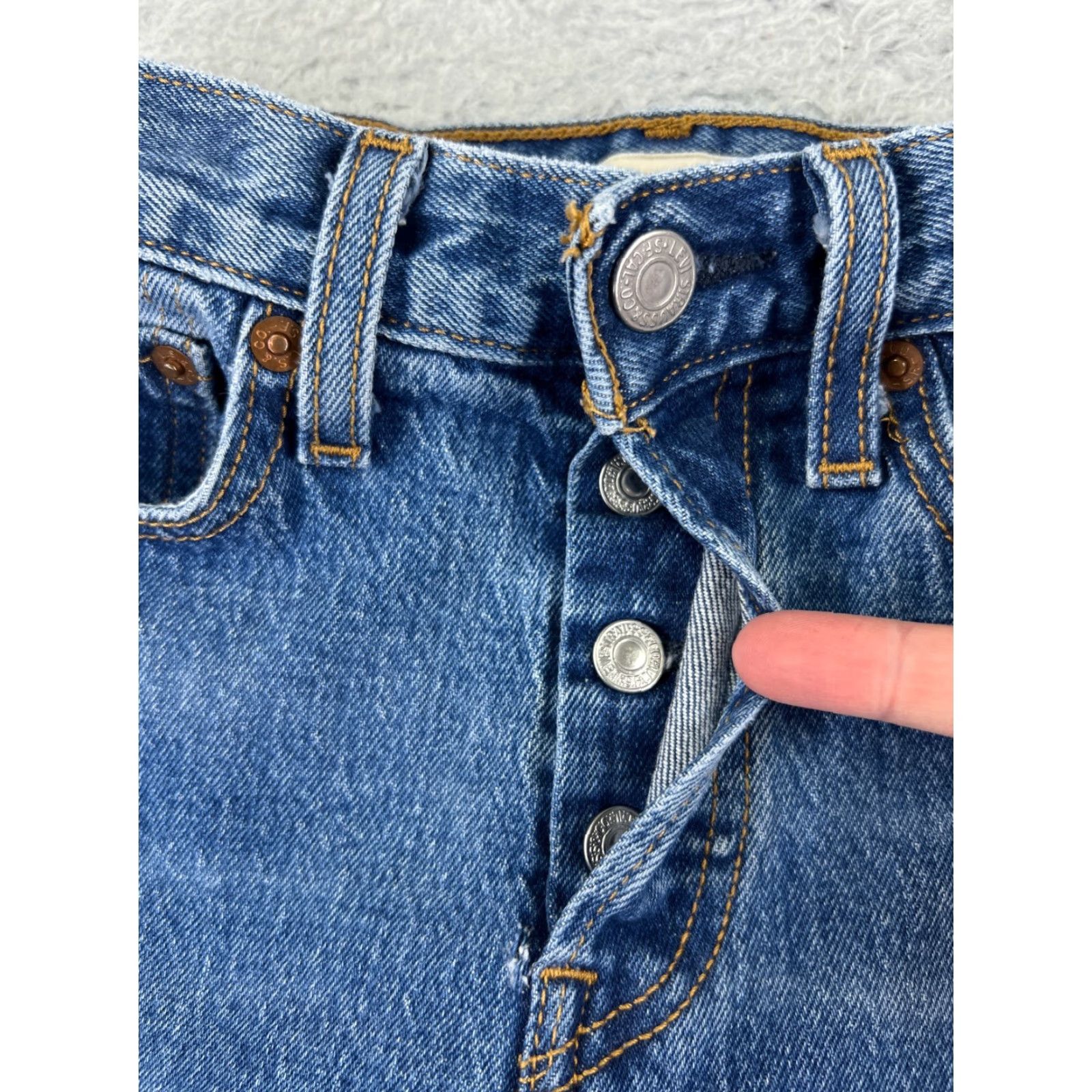 Levi's VINTAGE Levi's Jeans Womens 24 Denim Wedgie Fit Distressed Mid Rise Blue 5-Pocket Regular Regular Fit Boys Womens Size 42" / US 20 - 2 Thumbnail