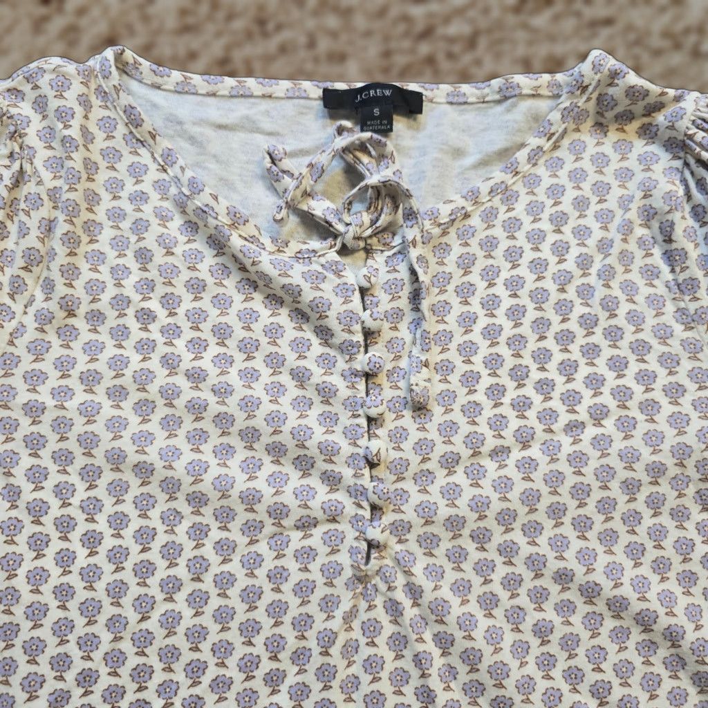 J.Crew J.CREW Blouse Shirt Womens Small Purple White Floral 1/4 Button Peasant Career Knit Lightweight Casual Long Sleeve Round Neck Buttoned Cuff Size S / US 4 / IT 40 - 1 Thumbnail