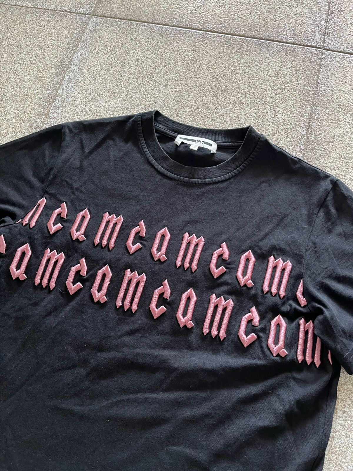 Alexander McQueen Alexander McQueen black tshirt monogram Size US M / EU 48-50 / 2 - 2 Thumbnail