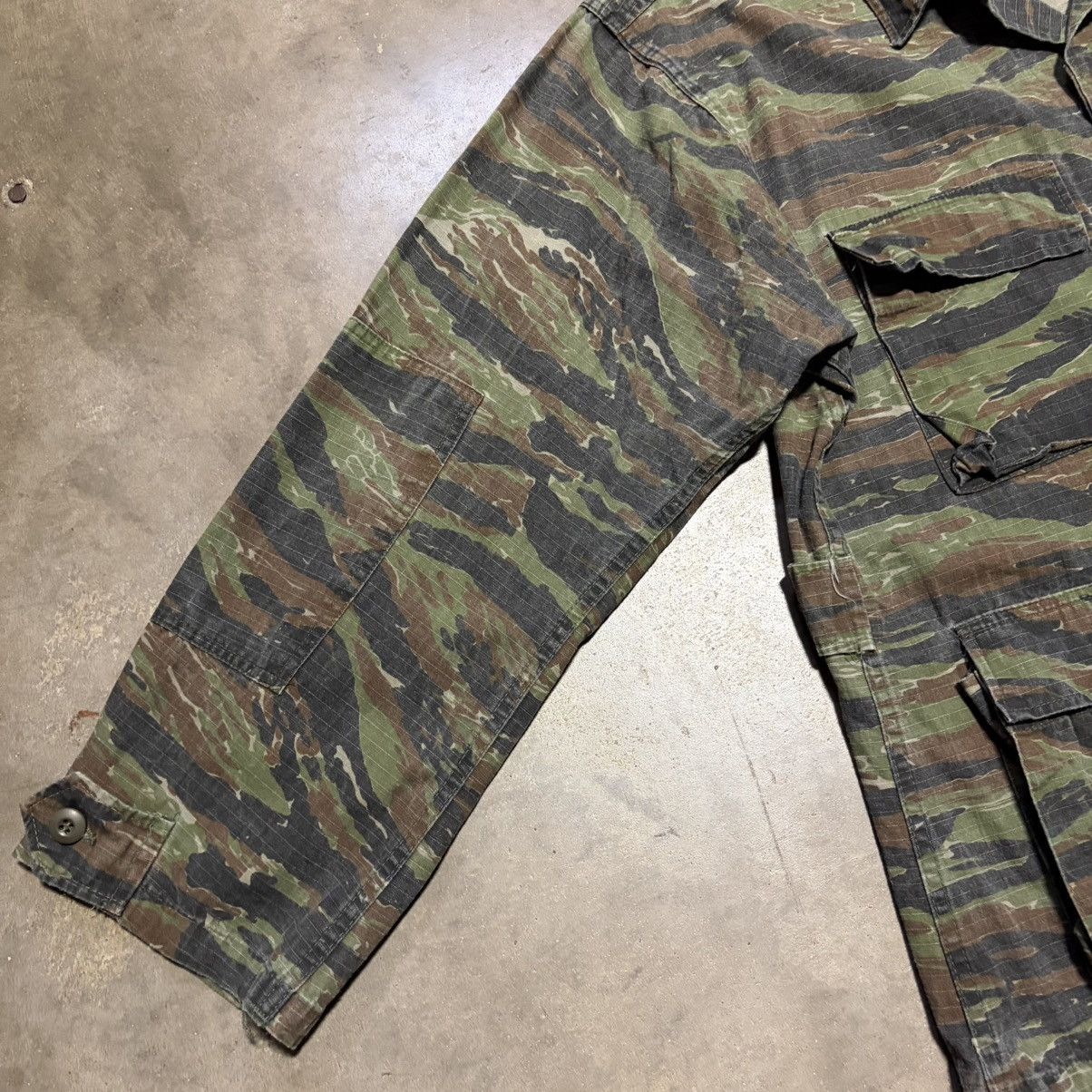 Vintage Vintage Tiger Stripe Camo Jacket Military Field Shirt 80s Size US XL / EU 56 / 4 - 6 Thumbnail