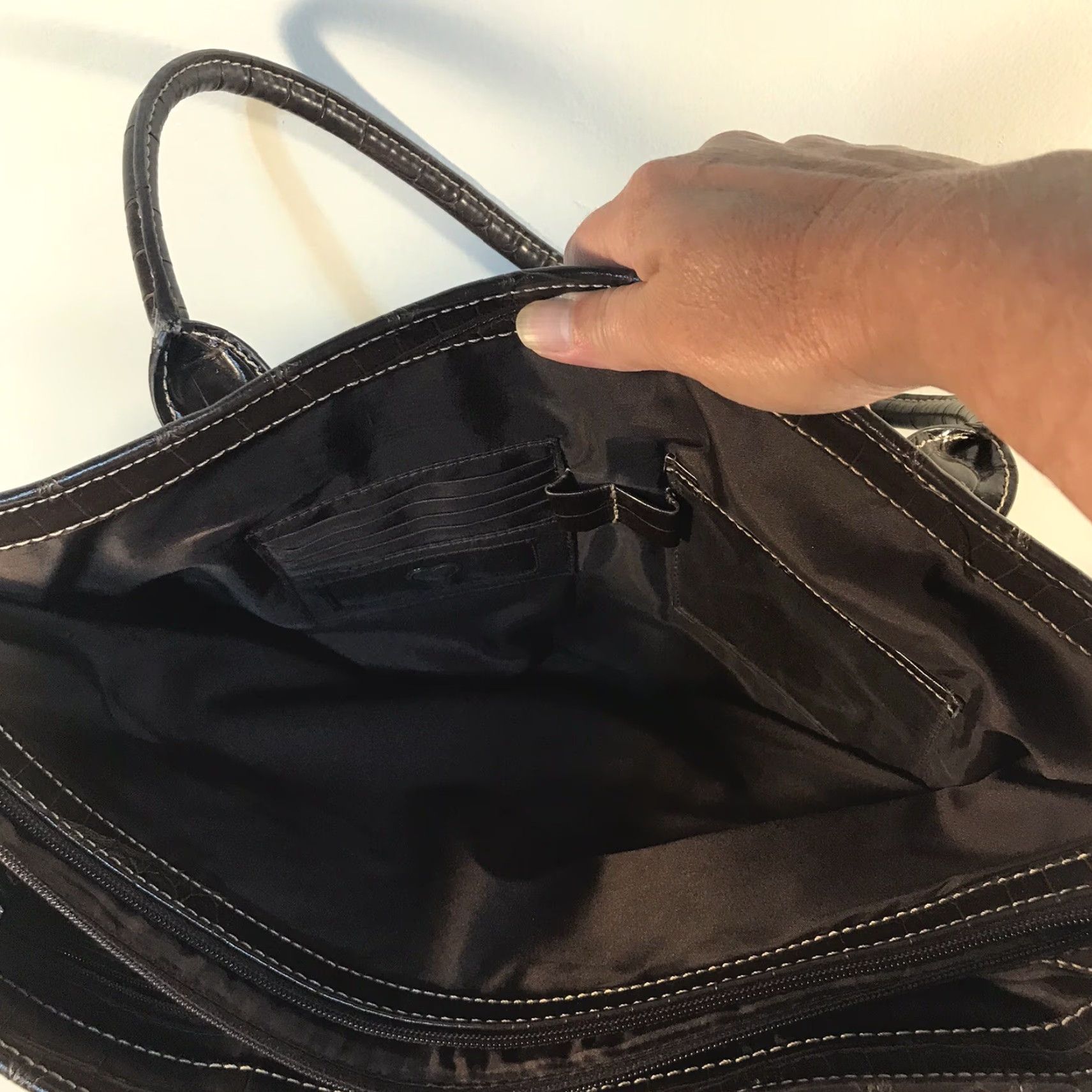 Crocs VINTAGE? No. Unbranded XL Brown Croc Embossed Faux Leather Laptop Bag (Laptop Bag, Women, Extra Large, Brown, Croc Embossed) Size ONE SIZE - 3 Thumbnail