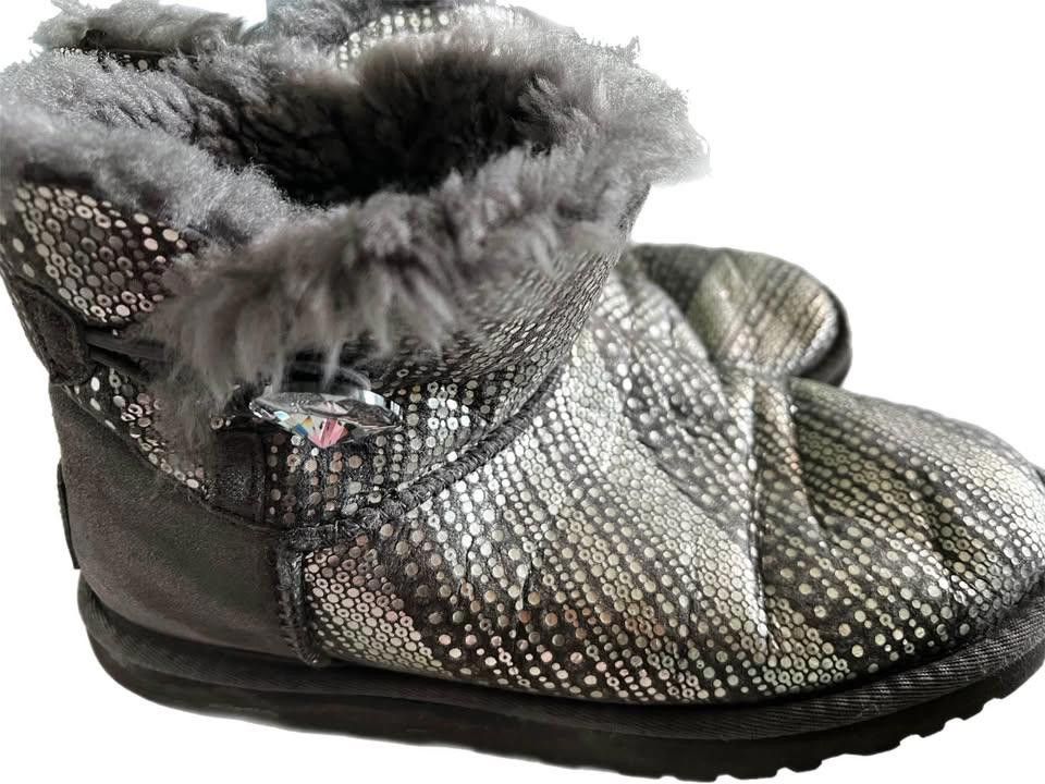 Other Uggs Winter Boots with Faux Fur Lining and Gem Size 6 Size US 6 / IT 36 - 3 Thumbnail