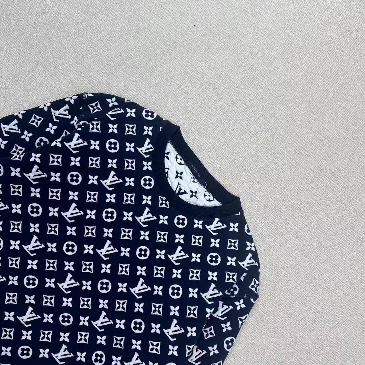 Louis Vuitton LV Monogram Allover Crewneck Sweatshirt XXL Mint Size US XXL / EU 58 / 5 - 3 Thumbnail