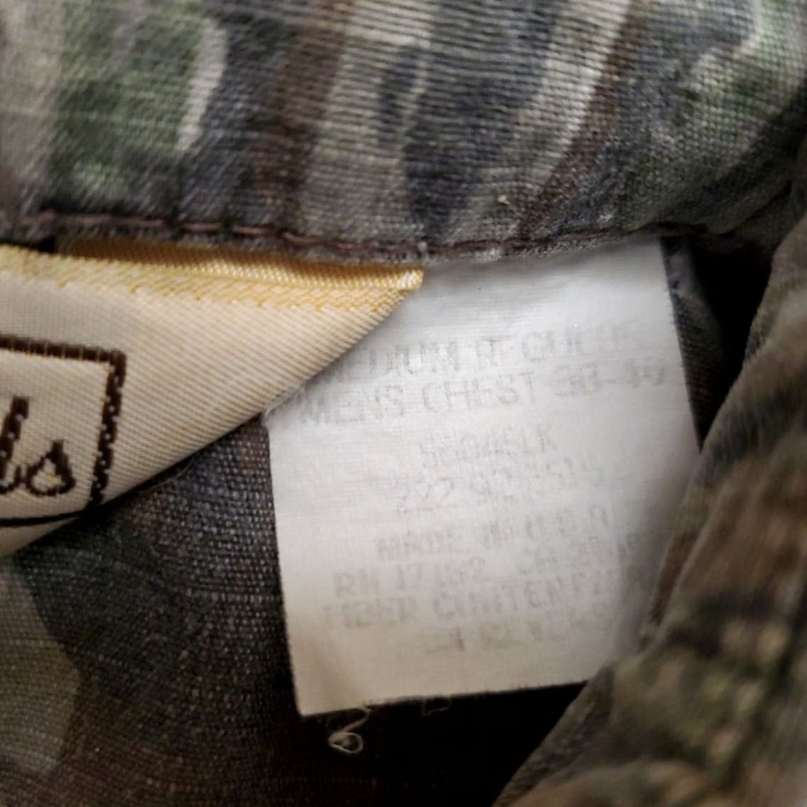 Walls VINTAGE Walls Camo Shirt Men M Green Camo Realtree Camoflage Hunting Made in USA Shirt Regular M Green Camouflage 90s Outdoors Mens Size US M / EU 48-50 / 2 - 5 Thumbnail