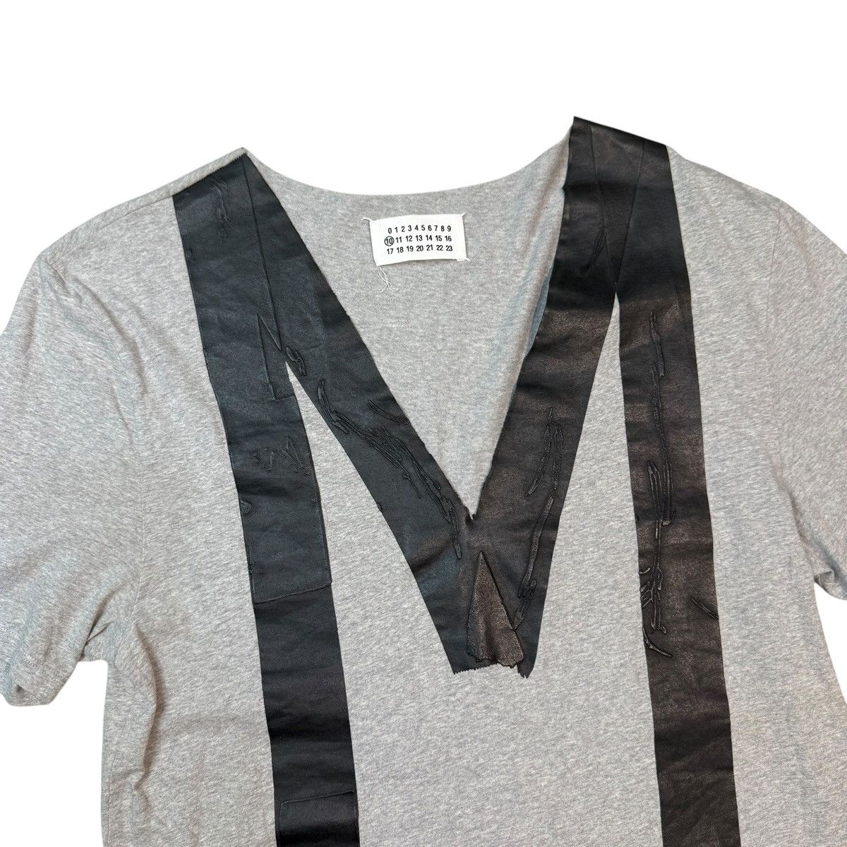 Maison Margiela Maison Margiela Rubber 'M' V-neck T-shirt y2k Rare Grey Size US M / EU 48-50 / 2 - 5 Thumbnail