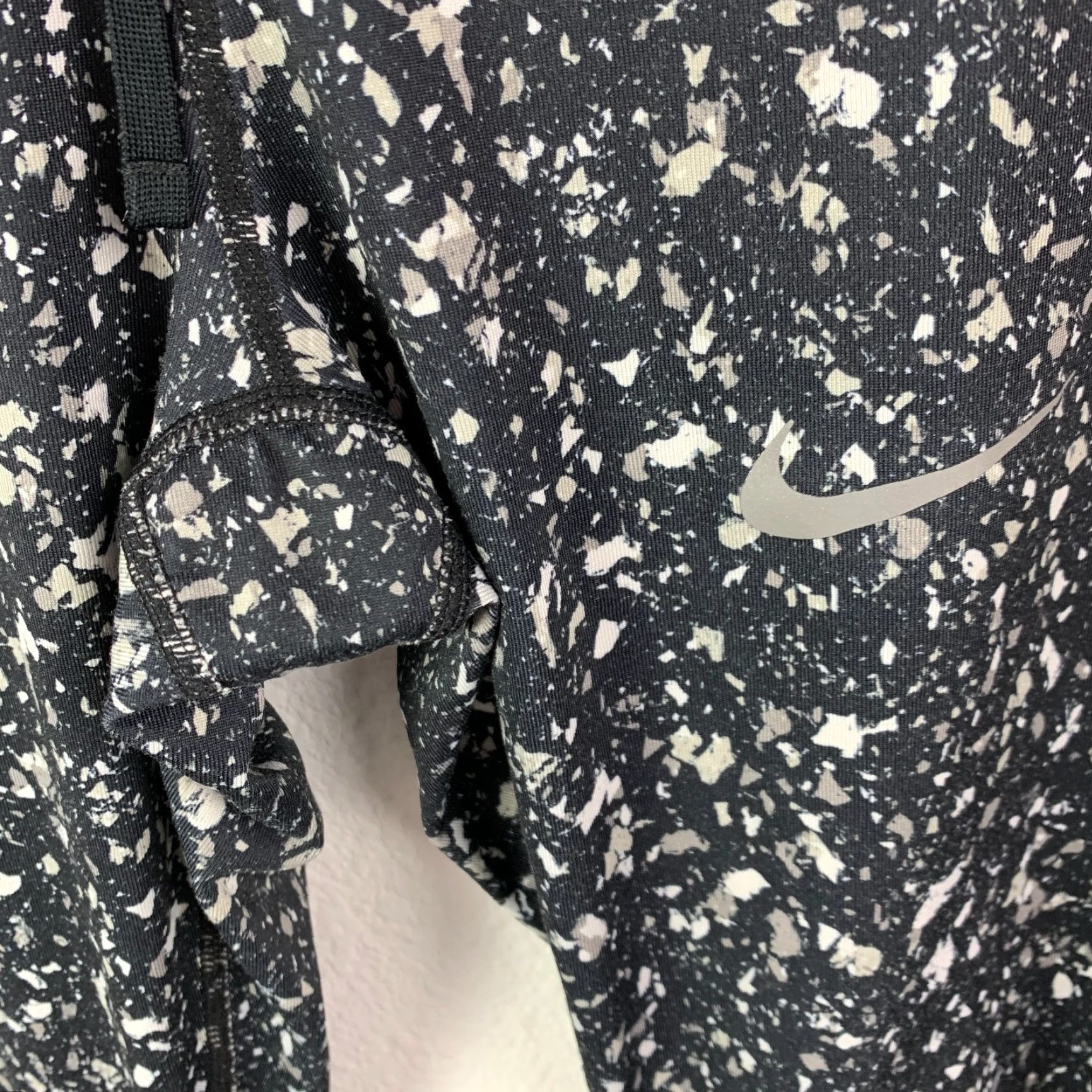 Nike Nike Essential Tights Womens XS Black Confetti 831667-010 Nike Dri-FIT Leggings Athletic XS Women Multicolor Casual Athleisure 27.25in Inseam Size ONE SIZE - 3 Thumbnail