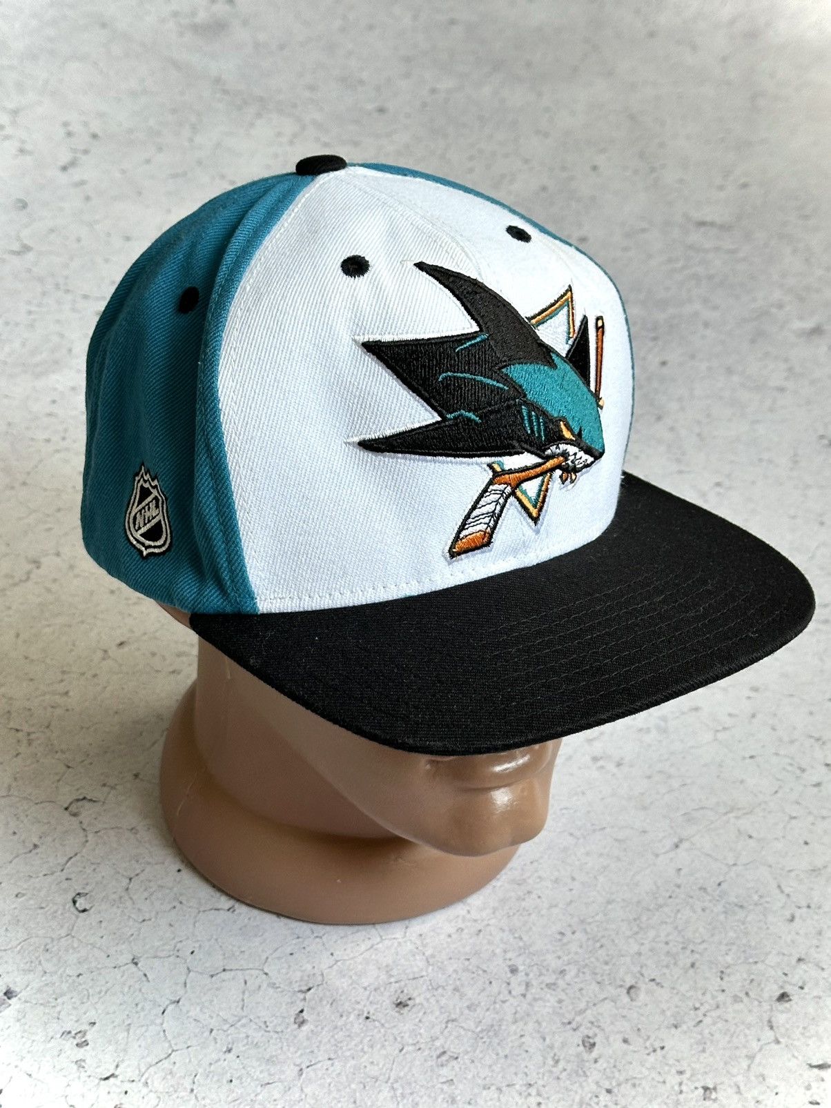 NHL × Vintage Vintage San Jose Sharks SnapBack Cap Reebok Size ONE SIZE - 1 Thumbnail