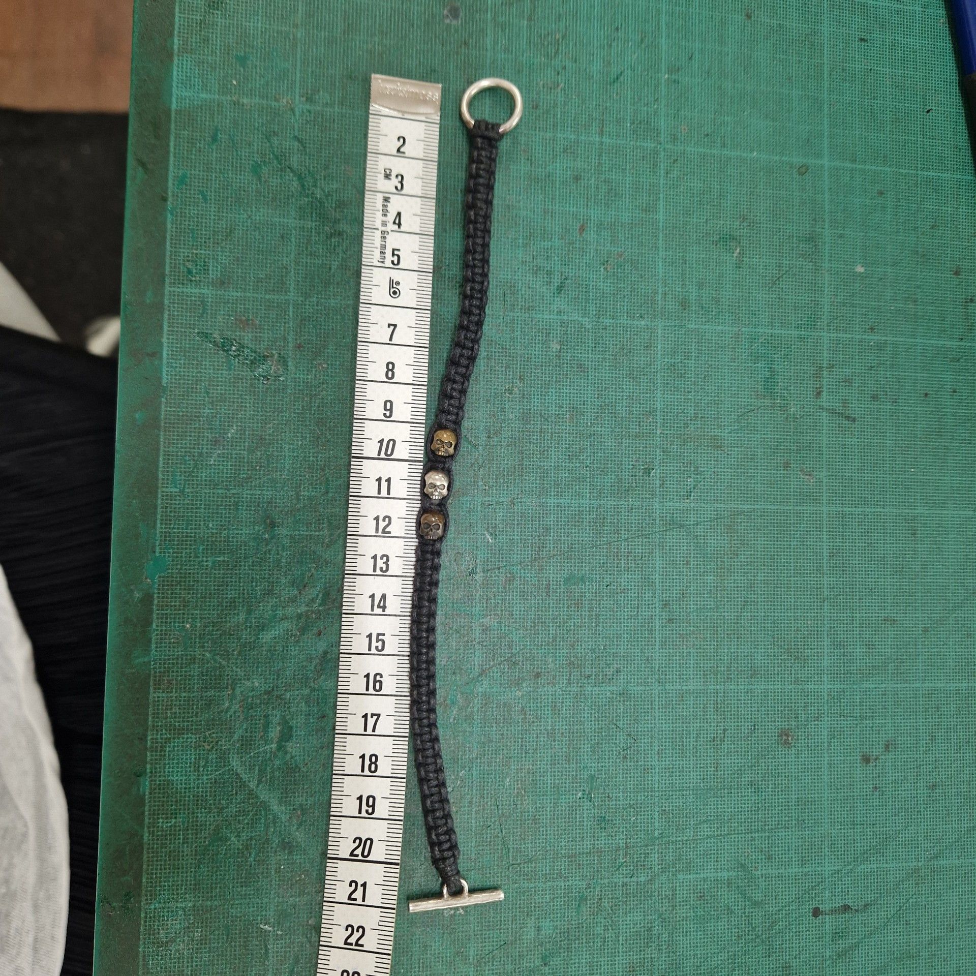 Tobias Wistisen Tobias Wistisen Triple Skull Macrame Bracelet Size ONE SIZE - 1 Thumbnail
