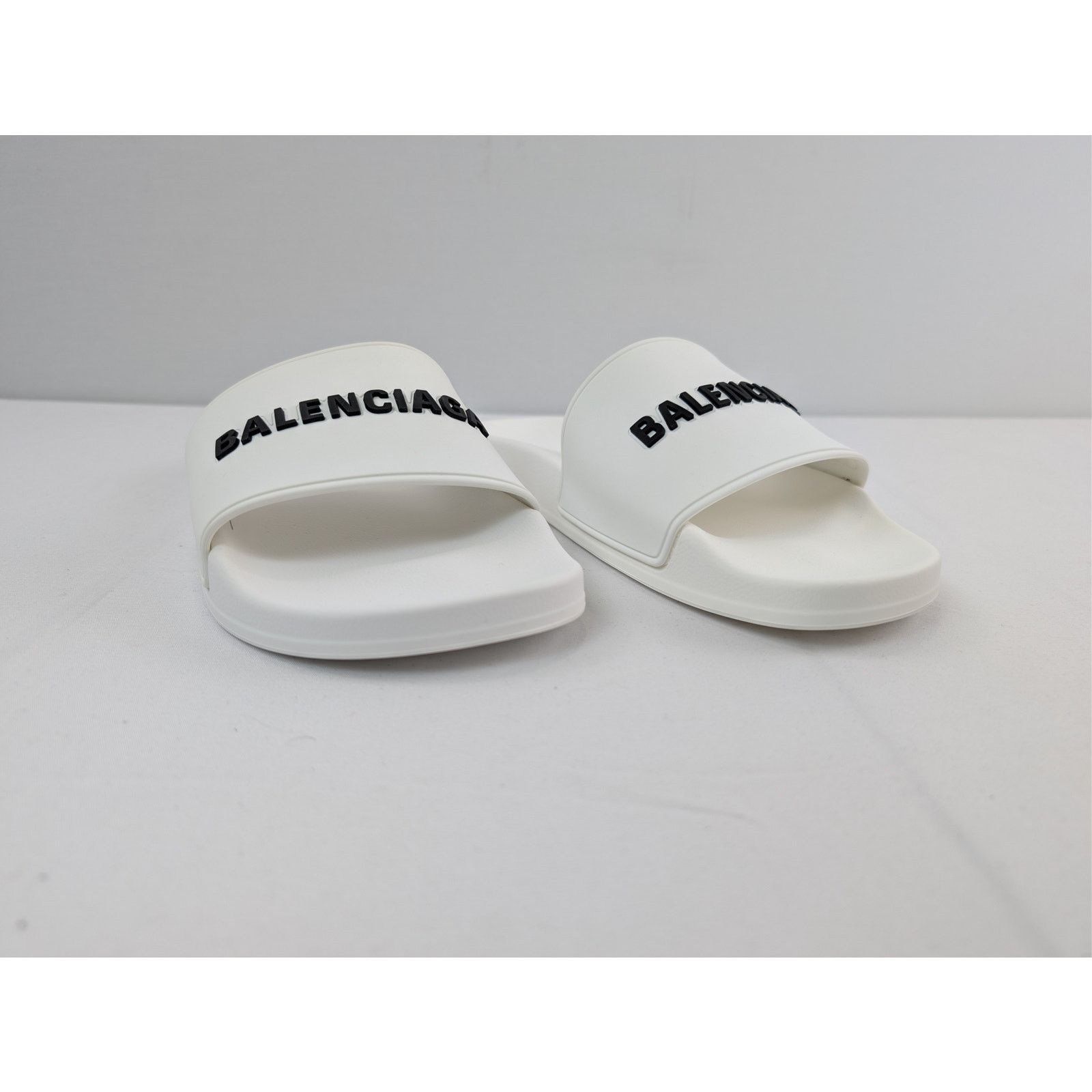 Balenciaga o1rshd1 Q:2 /Pool Slides Rubber Logo Slippers in White/Black Size US 9 / EU 42 - 5 Thumbnail