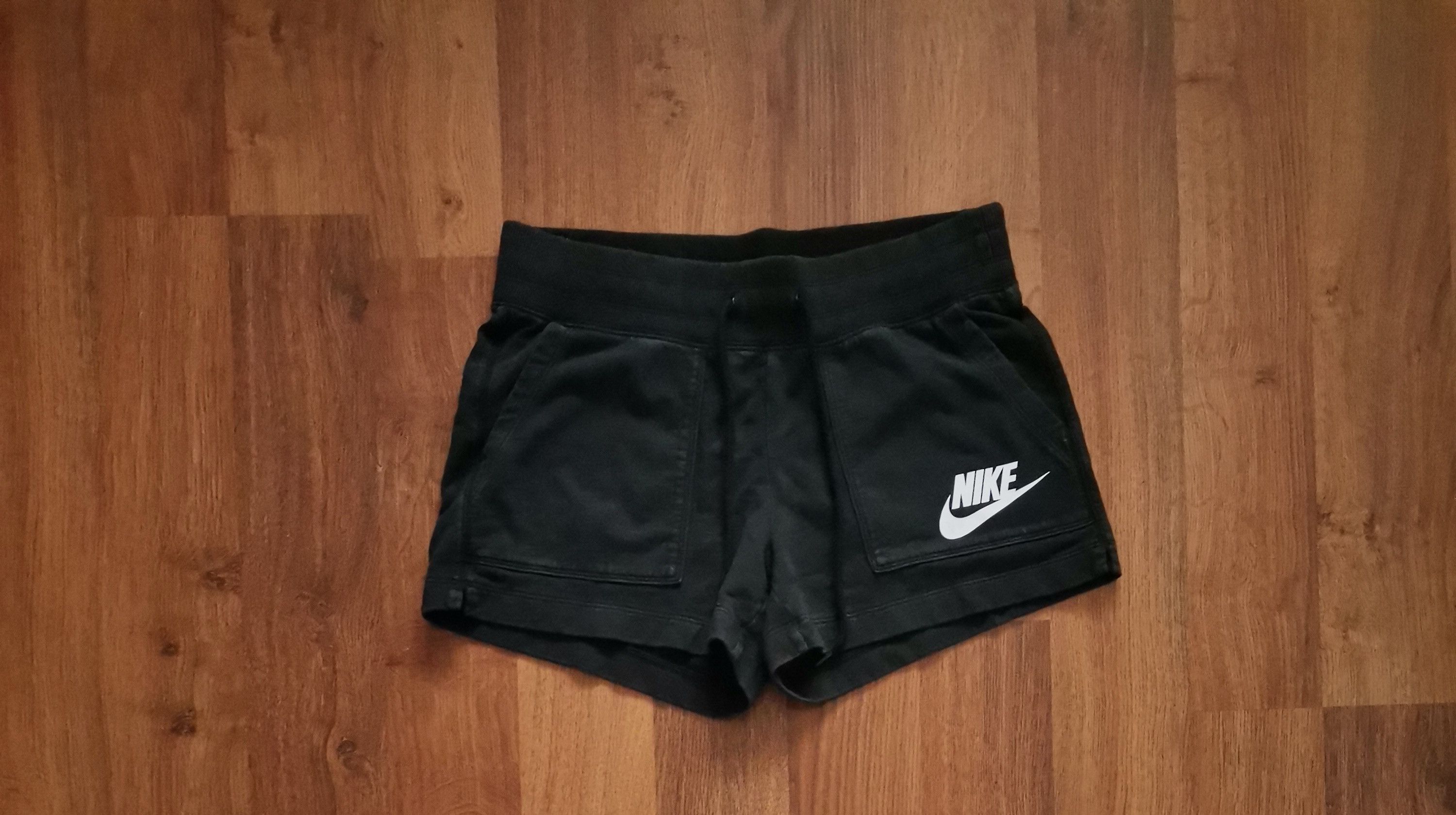 Nike Nike Women's Shorts Size 28" / US 6 / IT 42 - 1 Thumbnail