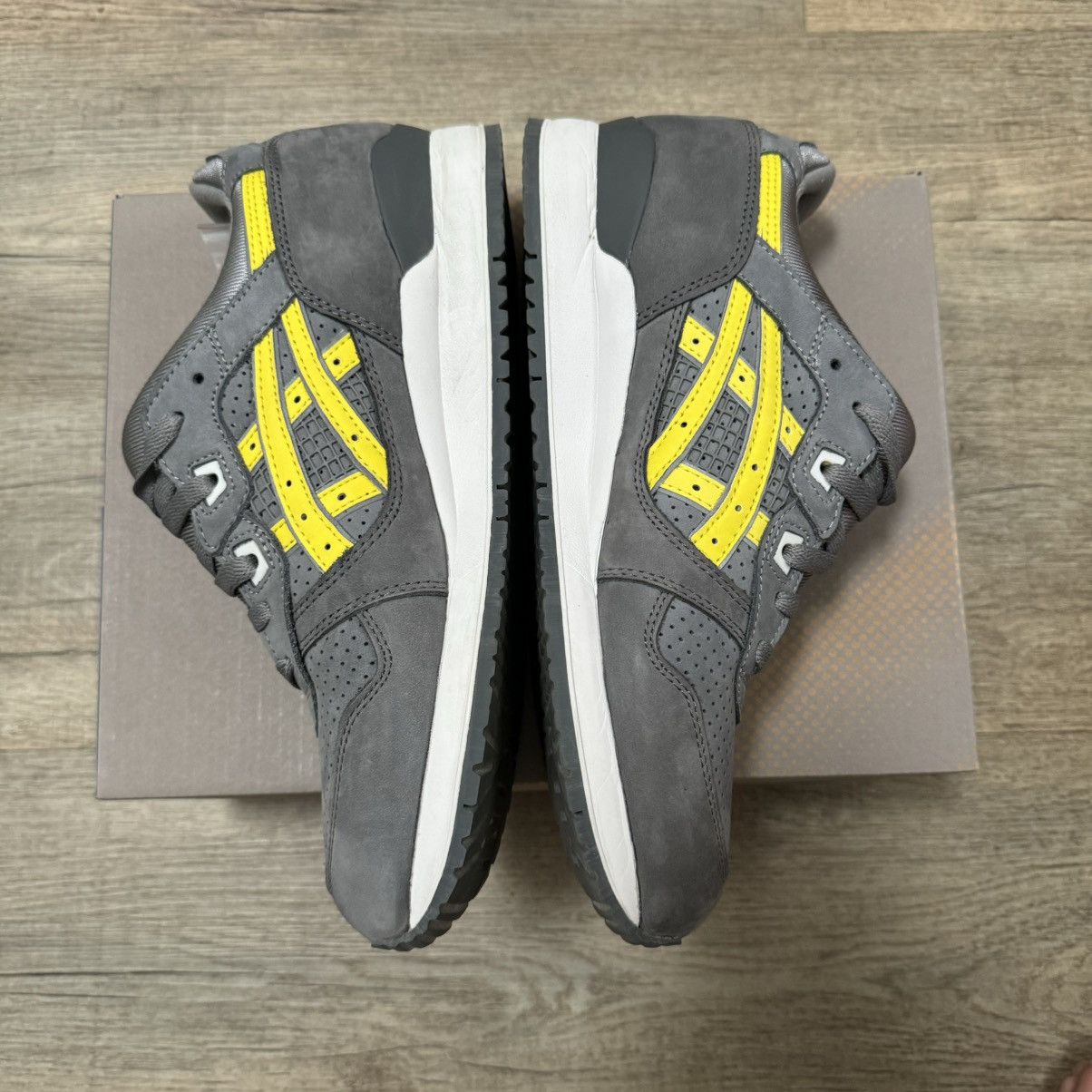 Asics × Ronnie Fieg ASICS Ronnie Fieg x Gel Lyte 3 III Super Yellow Kith Size US 9 / EU 42 - 5 Thumbnail