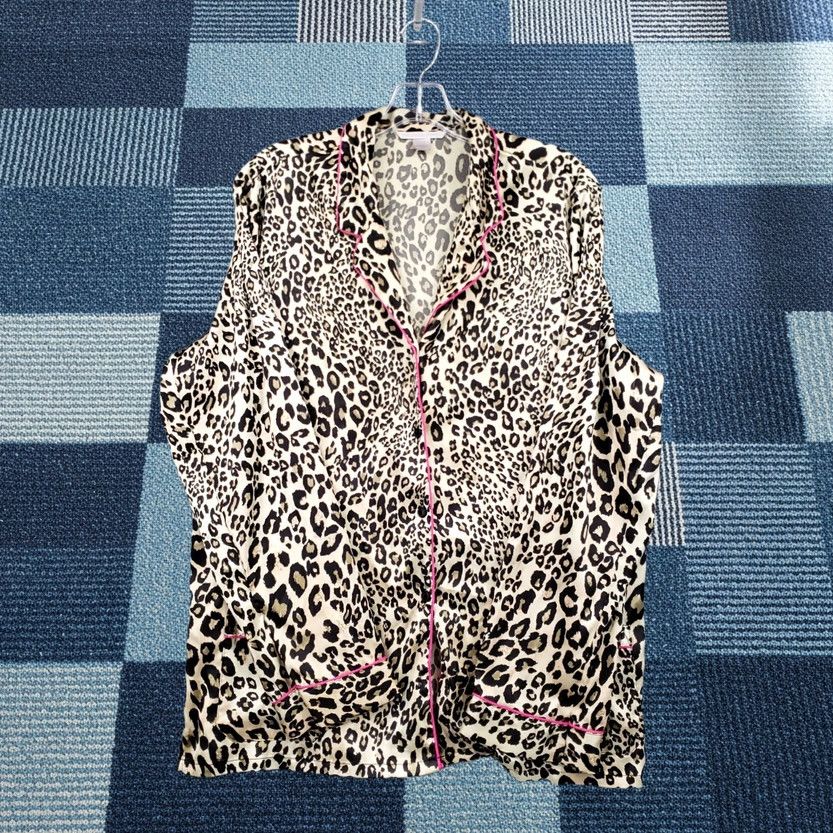 Victoria's Secret Victoria's Secret Pajama Top Womens L Beige Animal Print Lounge Sleepwear Size L / US 10 / IT 46 - 1 Thumbnail
