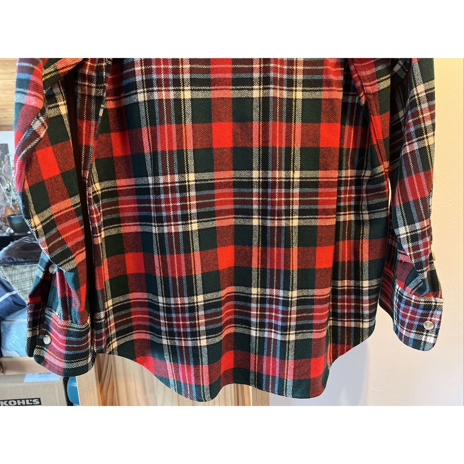 Pendleton Pendleton Lobo VTG Mens M red plaid long sleeve wool flannel Size US M / EU 48-50 / 2 - 18 Thumbnail