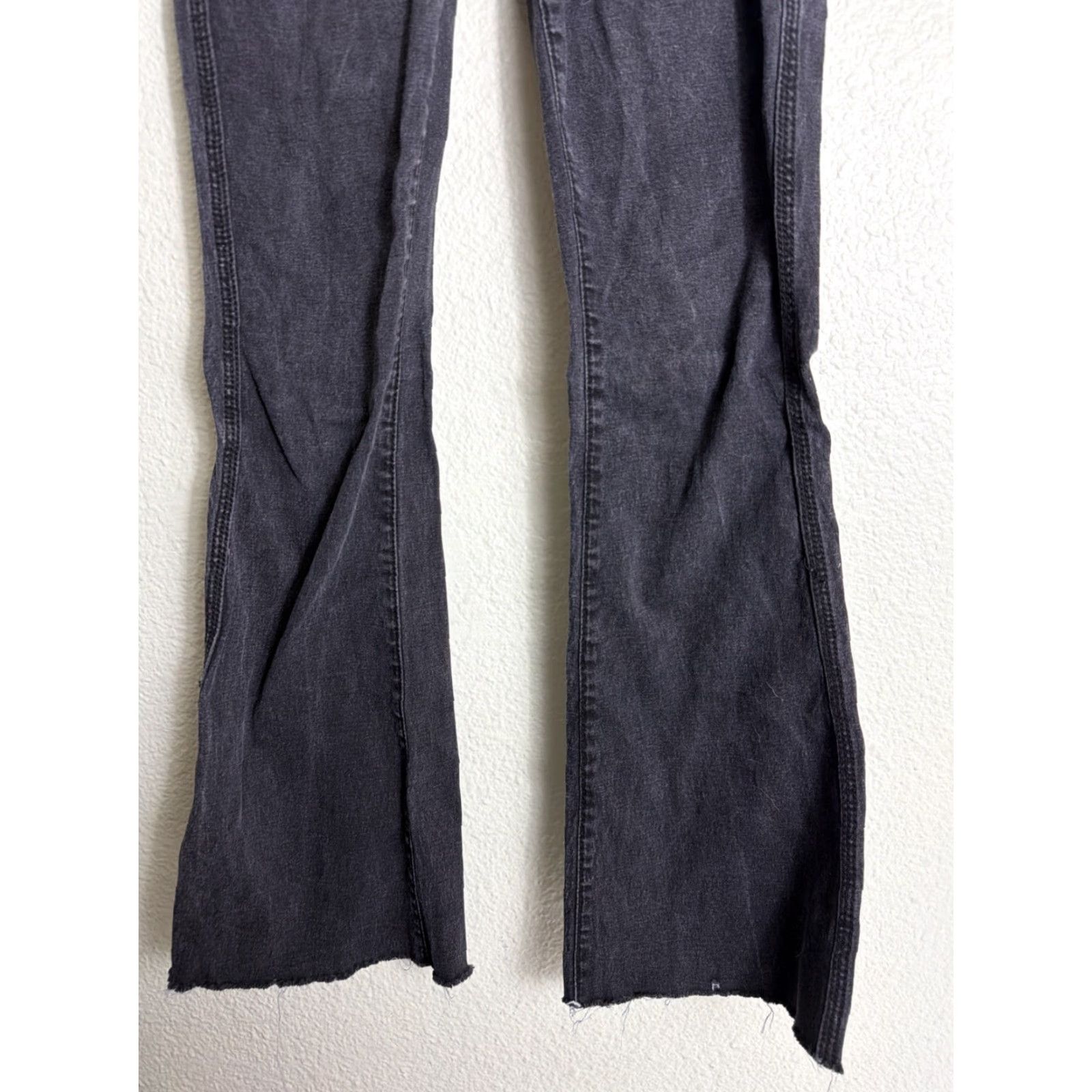 Free People Free People Jeans Black Denim Flare Pull on 29x28 Raw Hem Women Size 29" - 2 Thumbnail