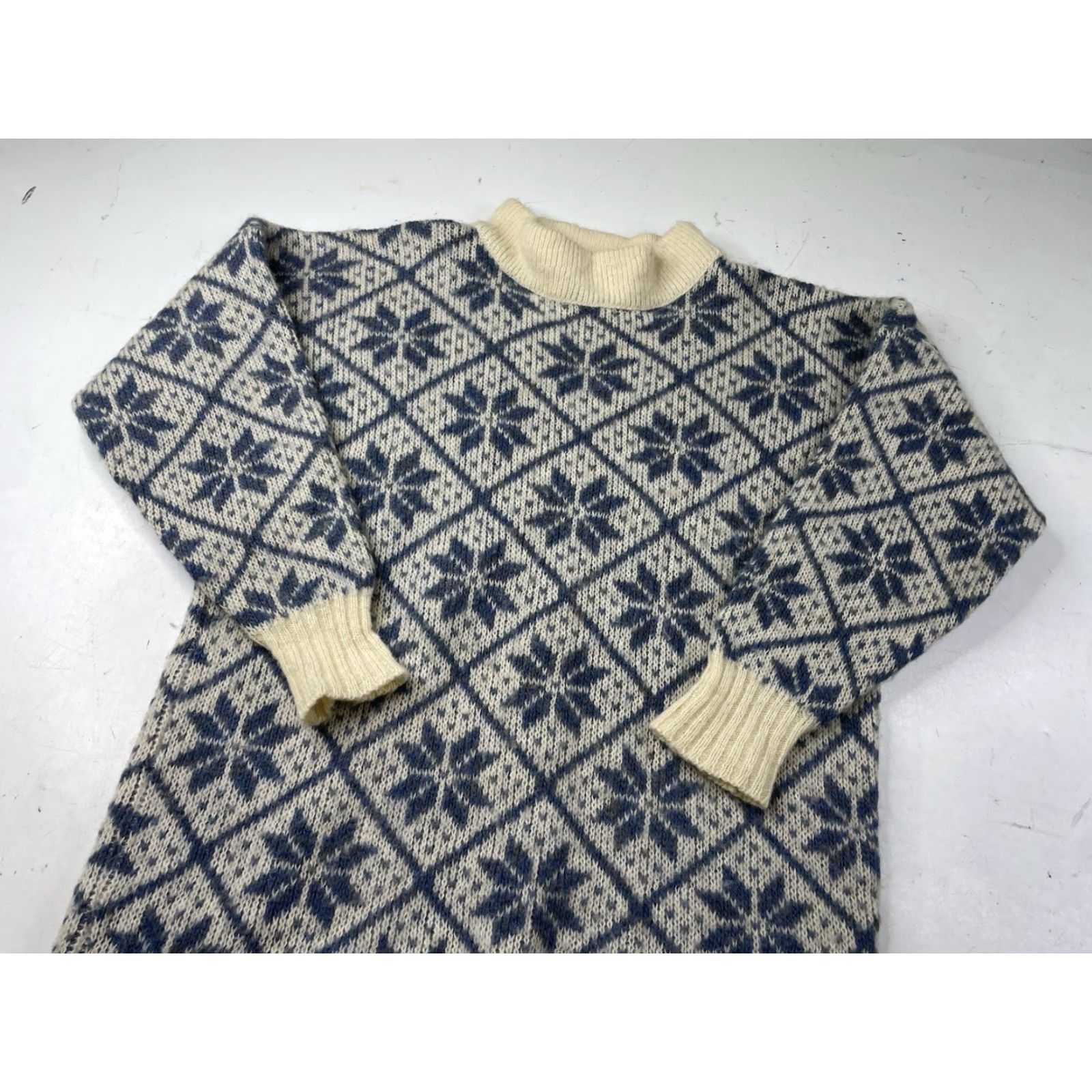 Vintage Hilda Ltd Sweater Shirt Womens Wool 100% Blue White Snowflake Iceland Winter Long Sleeve Turtleneck Pullover Casual Regular M Adult Womens Size M / US 6-8 / IT 42-44 - 2 Thumbnail