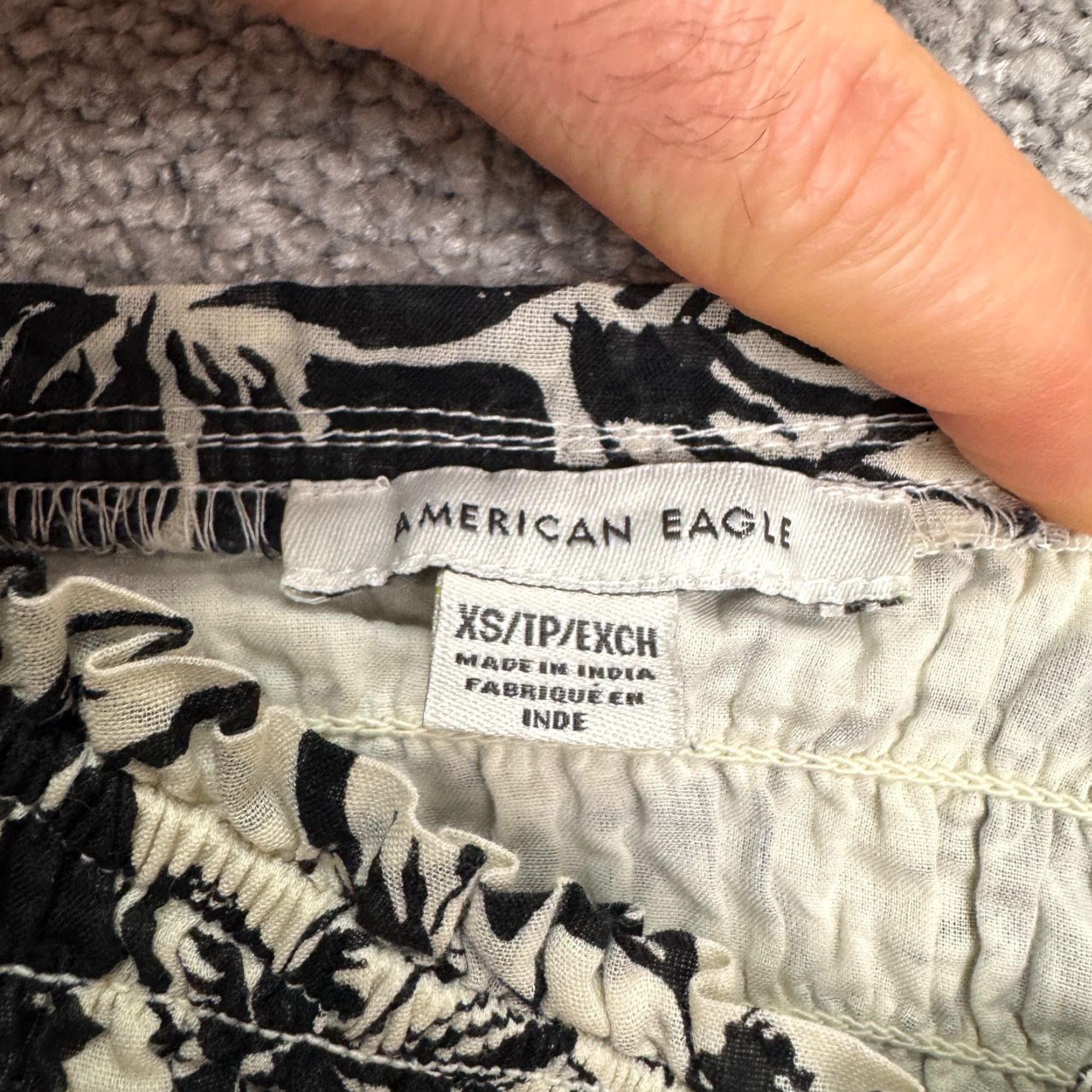American Eagle Outfitters American Eagle Outfitters Dress Women XS Black White Floral Smocked Puff Sleeve Mini A-Line Sundress Casual Bohemian 90s Style Flowers Size XS / US 0-2 / IT 36-38 - 7 Thumbnail