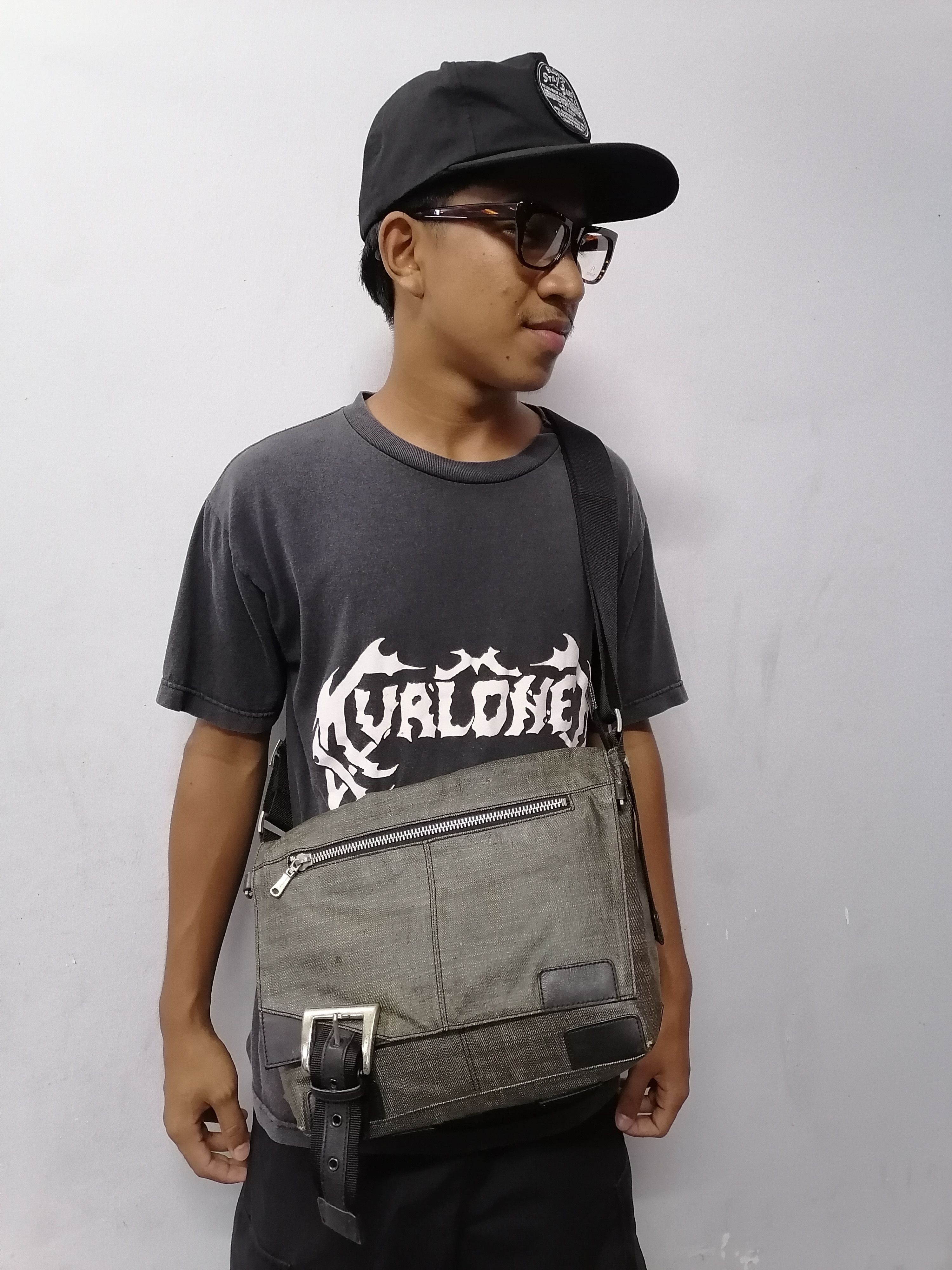 Comme Ca Ism Vintage Comme Ca Du Mode Men Waxed Crossbody Bag in Grey