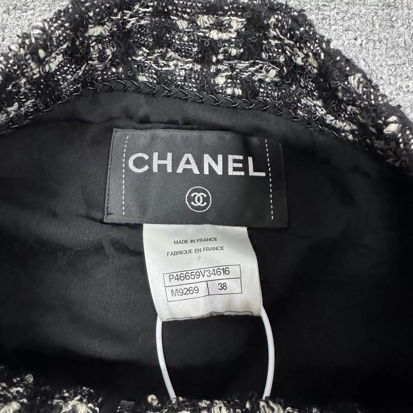 Chanel Chanel Classic Black & White Tweed Short Jacket 38 Size S / US 4 / IT 40 - 5 Thumbnail