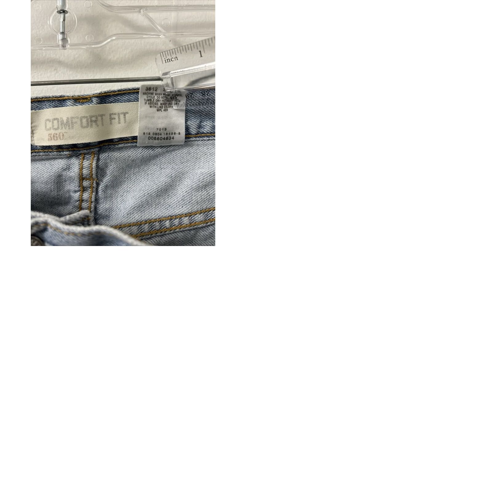 Levi's VINTAGE Levi's 560 Comfort Fit Jeans Mens 33x31 Light Blue Tapered Leg Denim Jeans 560 Levi's Men blue light wash 560s Mens Jeans Size US 33 - 9 Thumbnail