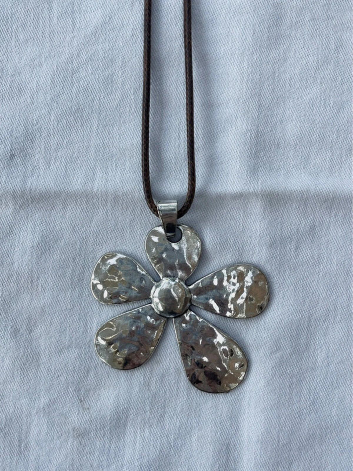 Other Silver plated brown statement flower pendant floral necklace Size ONE SIZE - 1 Thumbnail
