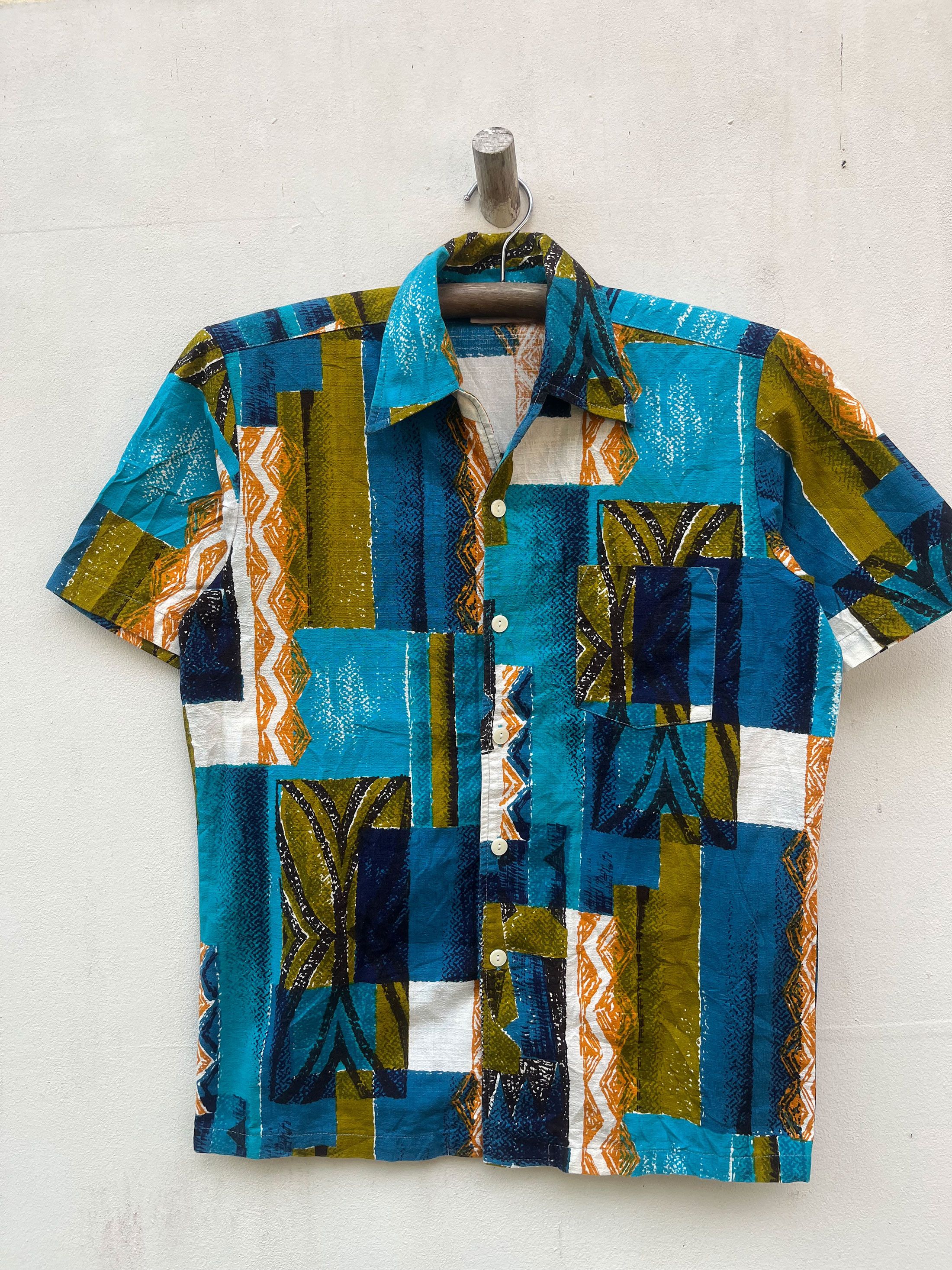 Japanese Brand Vintage Crown Hawaiian Aloha Hawaiian Full Printed 60s 70s Size US M / EU 48-50 / 2 - 1 Thumbnail